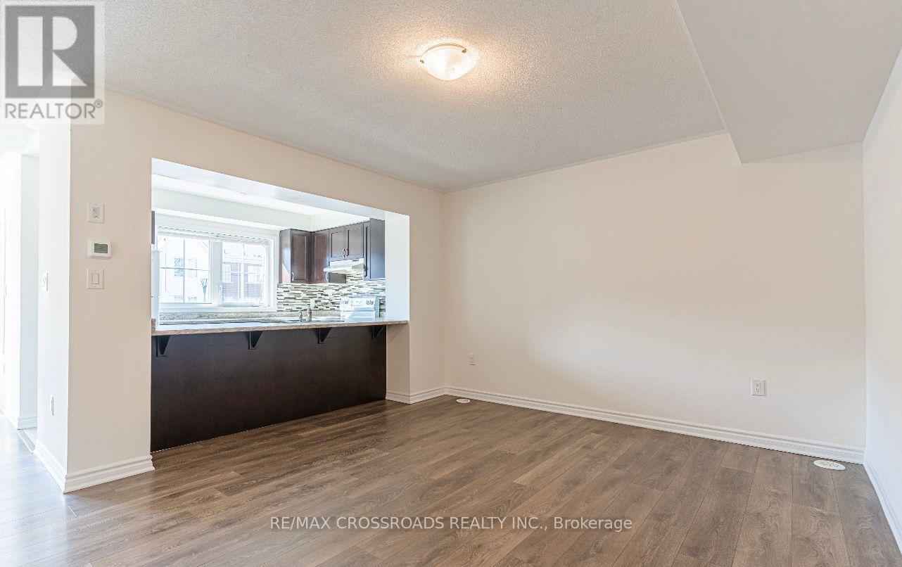 1060 Clipper Lane, Pickering, Ontario  L1X 0E9 - Photo 3 - E12775322