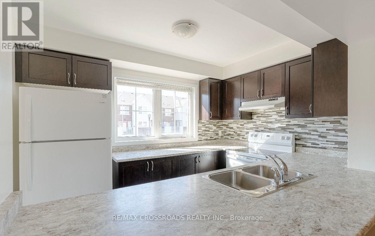 1060 Clipper Lane, Pickering, Ontario  L1X 0E9 - Photo 5 - E12775322