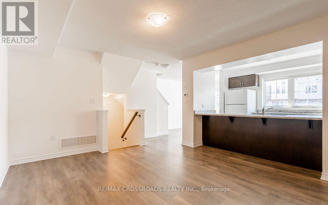 1060 Clipper Lane, Pickering, Ontario  L1X 0E9 - Photo 7 - E12775322