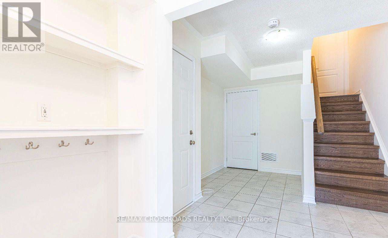 1060 Clipper Lane, Pickering, Ontario  L1X 0E9 - Photo 8 - E12775322