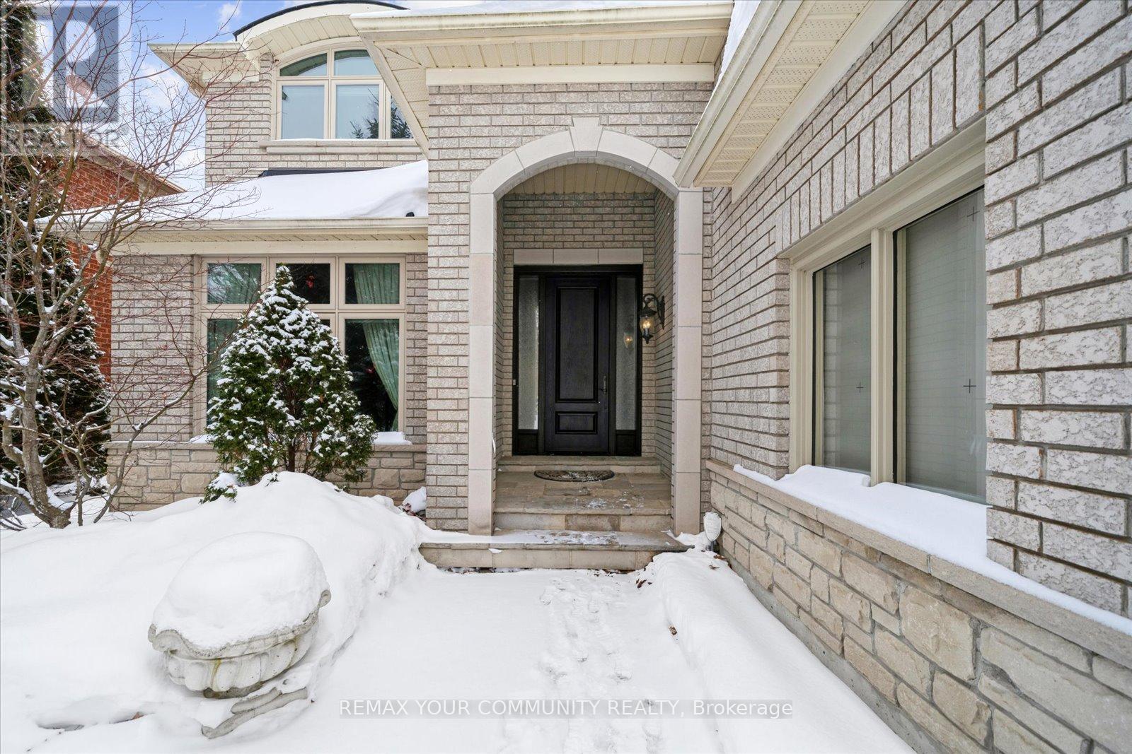 9 Winterport Court, Richmond Hill, Ontario  L4C 9V6 - Photo 3 - N12775170