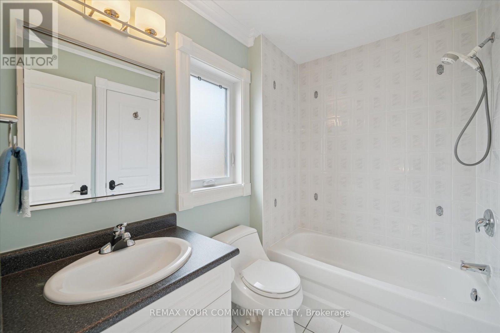 9 Winterport Court, Richmond Hill, Ontario  L4C 9V6 - Photo 30 - N12775170