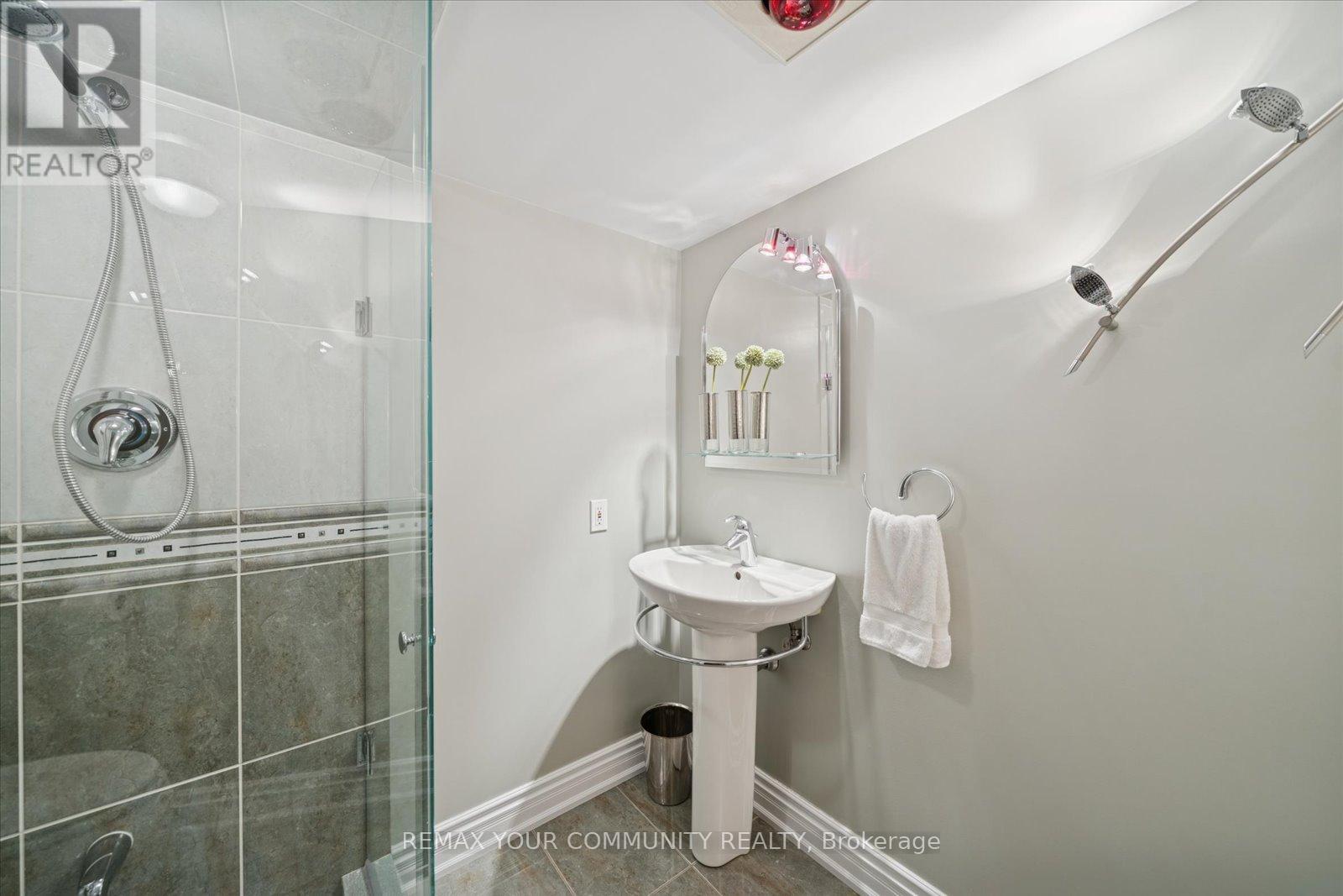 9 Winterport Court, Richmond Hill, Ontario  L4C 9V6 - Photo 44 - N12775170