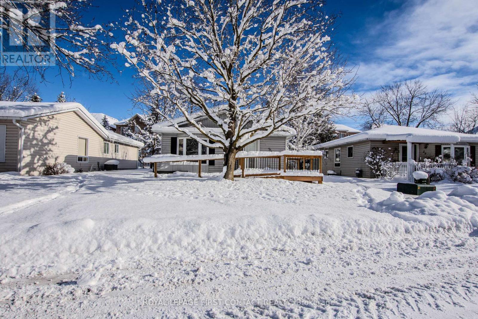 27 Royal Oak Drive, Innisfil, Ontario  L0L 1L0 - Photo 2 - N12775204