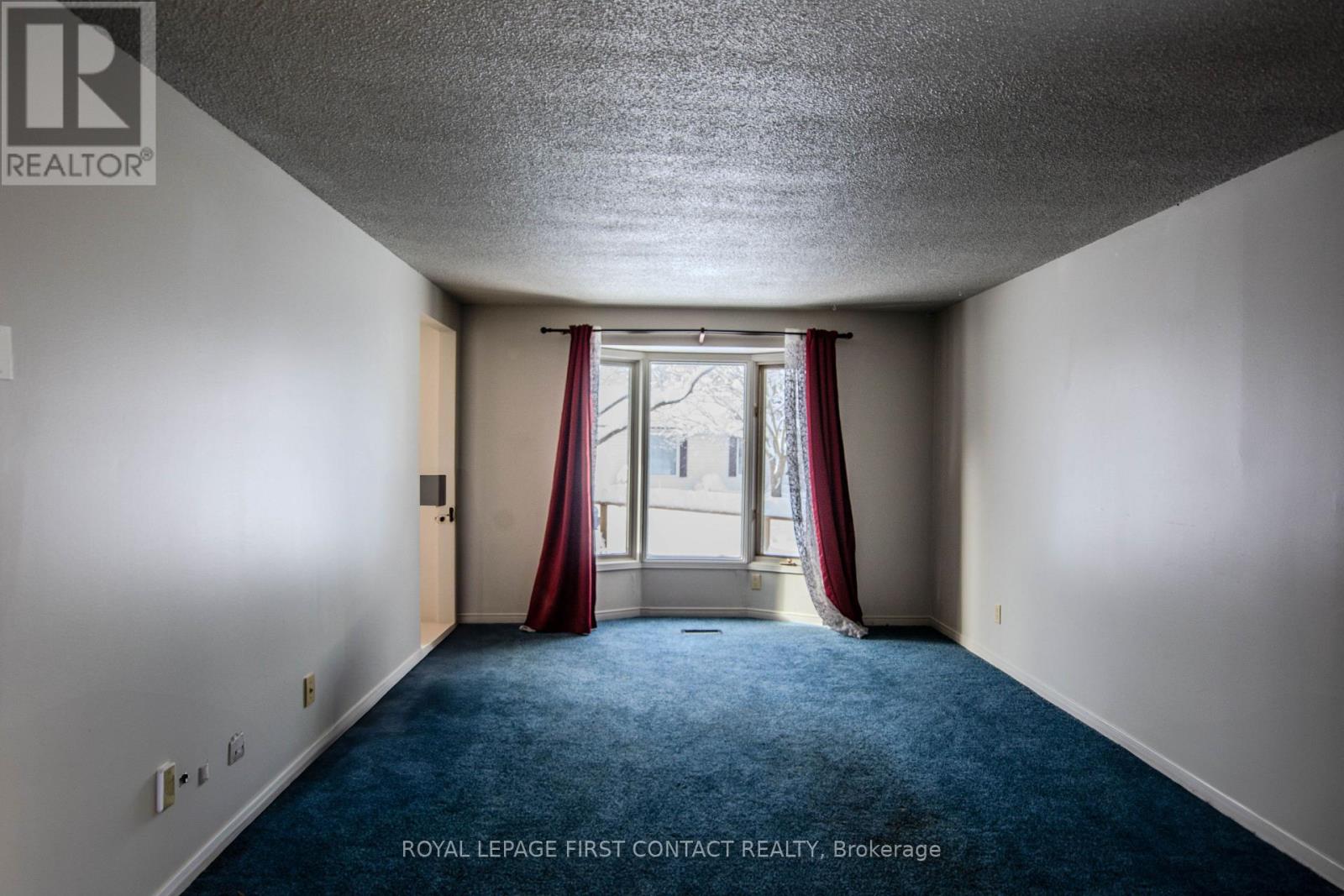 27 Royal Oak Drive, Innisfil, Ontario  L0L 1L0 - Photo 5 - N12775204