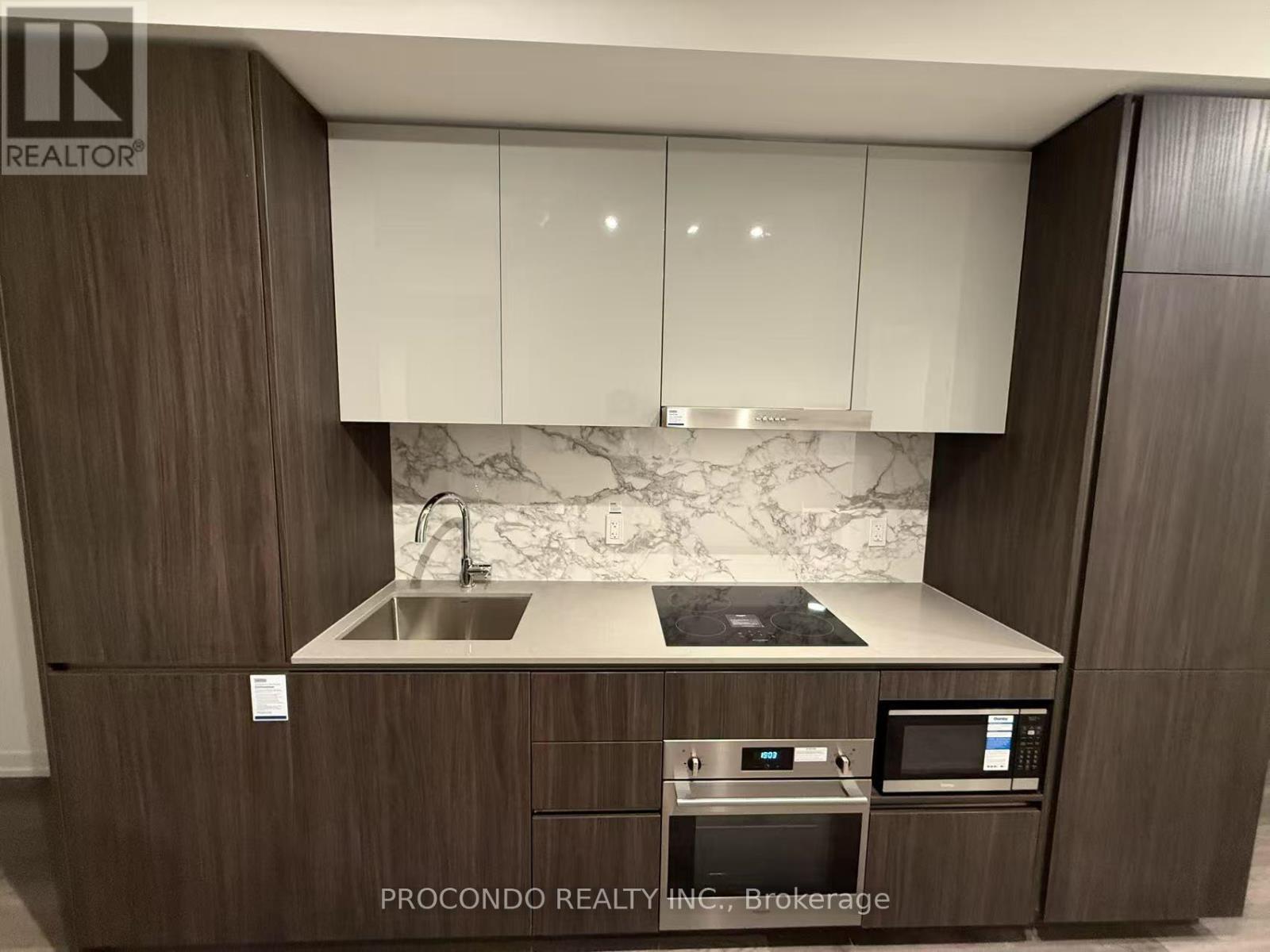 5801 - 8 Interchange Way, Vaughan, Ontario  L4K 5Z7 - Photo 2 - N12775264