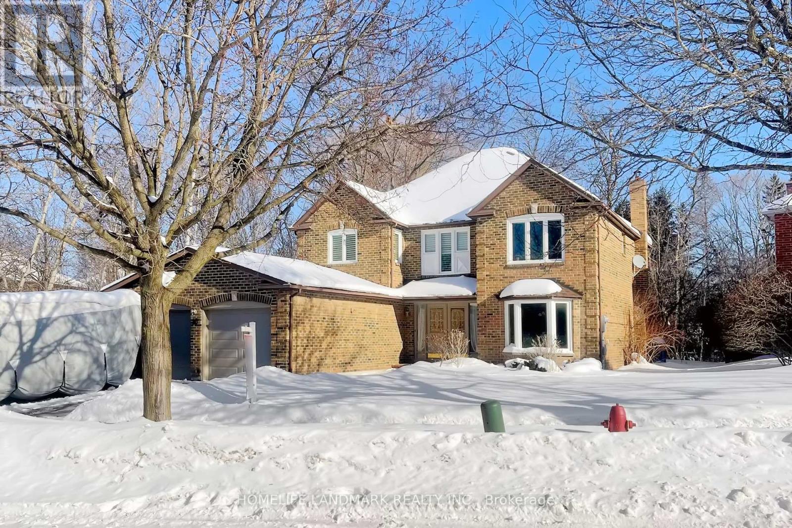 16 Willis Drive, Aurora, Ontario  L4G 5N8 - Photo 2 - N12775346