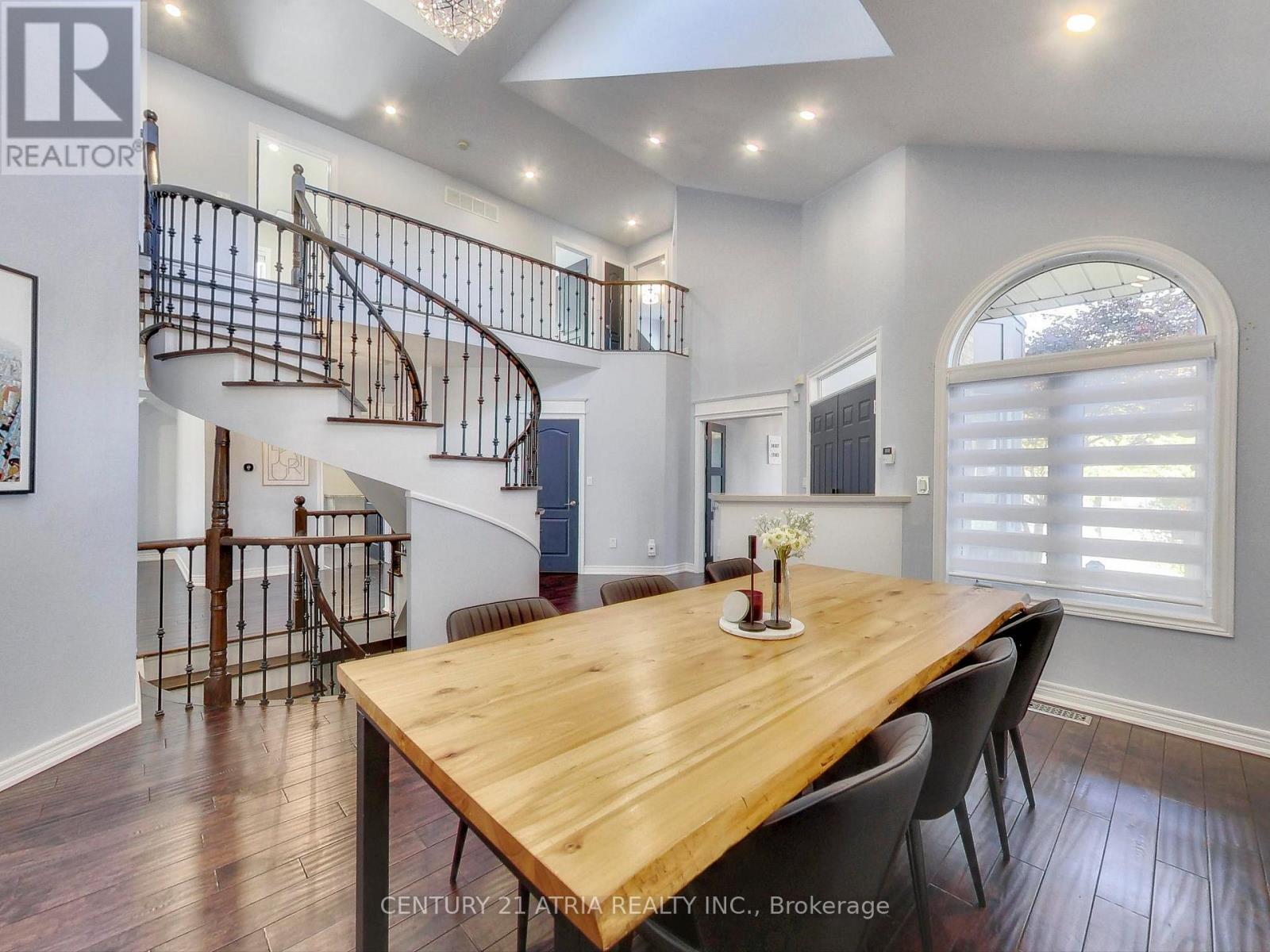 2 Whalen Court, Richmond Hill (Westbrook), Ontario  L4C 9T5 - Photo 11 - N12775362