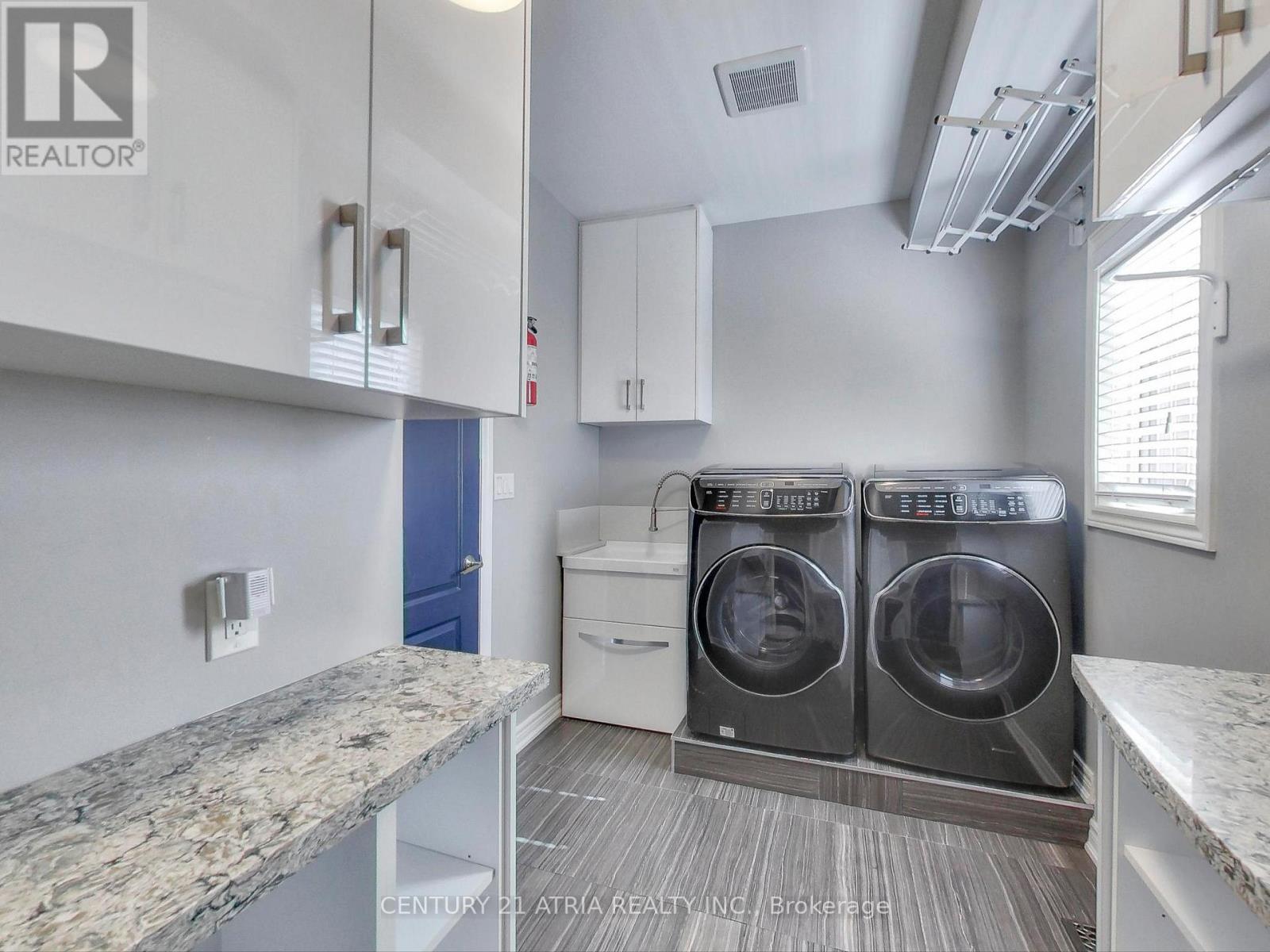 2 Whalen Court, Richmond Hill (Westbrook), Ontario  L4C 9T5 - Photo 15 - N12775362