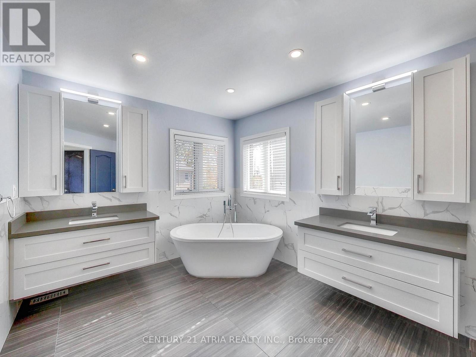 2 Whalen Court, Richmond Hill (Westbrook), Ontario  L4C 9T5 - Photo 21 - N12775362