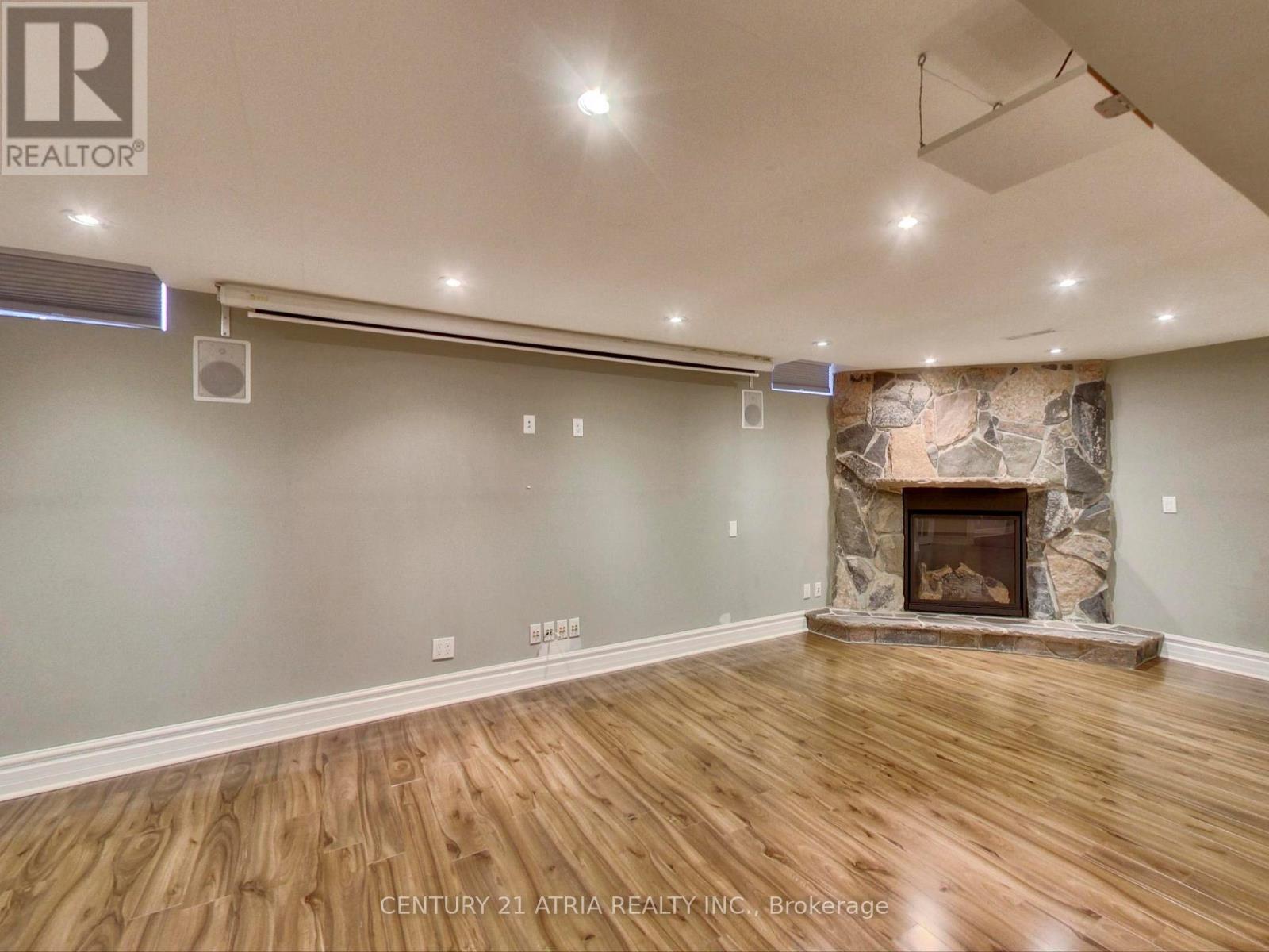 2 Whalen Court, Richmond Hill (Westbrook), Ontario  L4C 9T5 - Photo 31 - N12775362