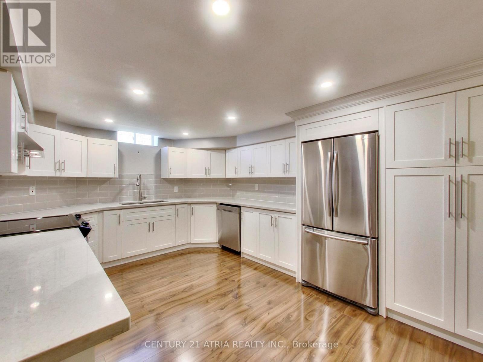 2 Whalen Court, Richmond Hill (Westbrook), Ontario  L4C 9T5 - Photo 32 - N12775362