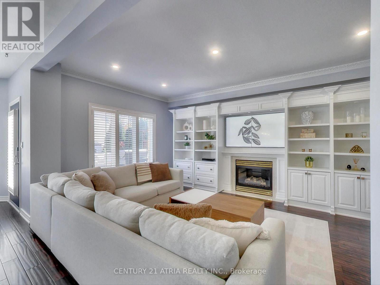 2 Whalen Court, Richmond Hill (Westbrook), Ontario  L4C 9T5 - Photo 4 - N12775362