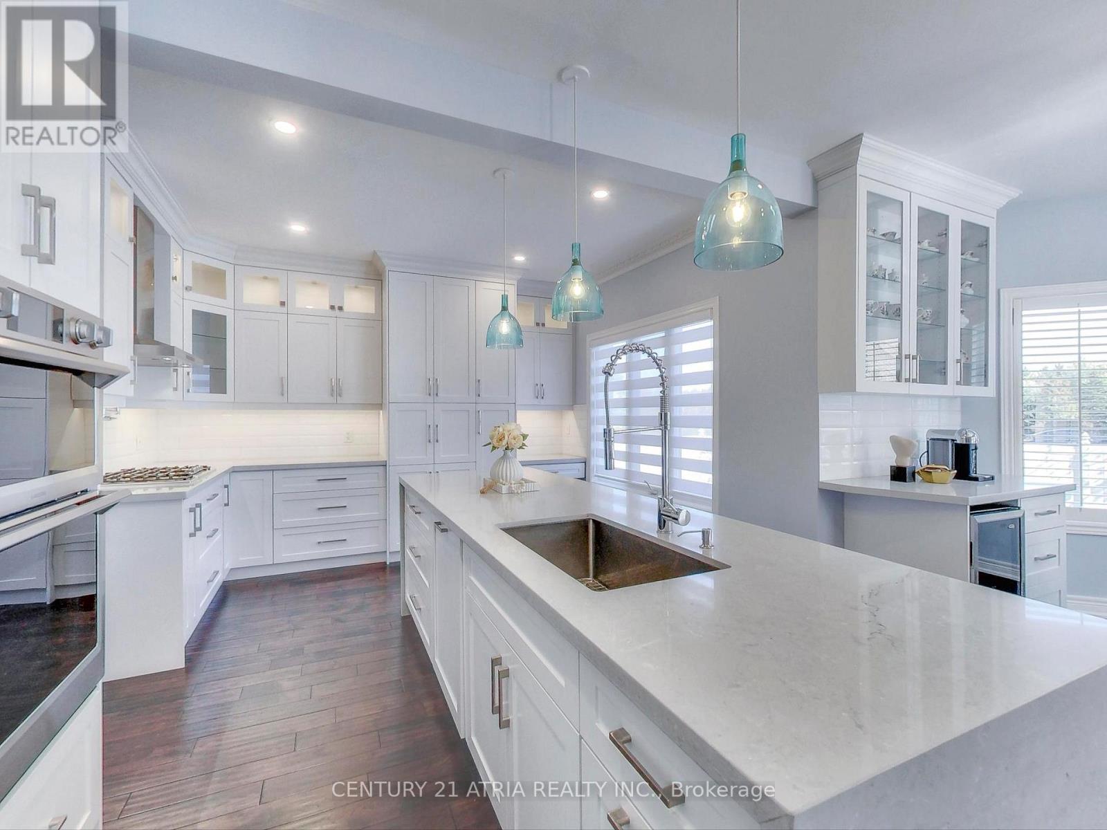 2 Whalen Court, Richmond Hill (Westbrook), Ontario  L4C 9T5 - Photo 8 - N12775362