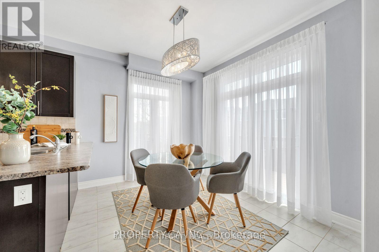 40 Danpatrick Drive, Richmond Hill, Ontario  L4S 2S7 - Photo 5 - N12775392