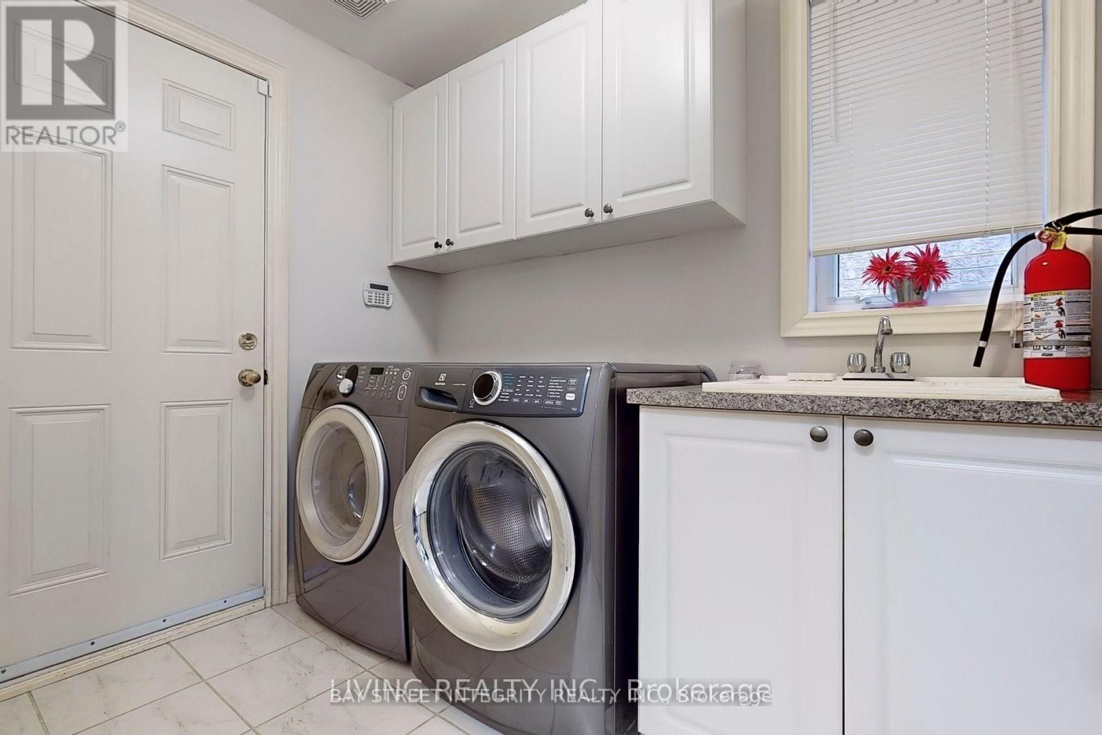 40 Danpatrick Drive, Richmond Hill, Ontario  L4S 2S7 - Photo 9 - N12775392