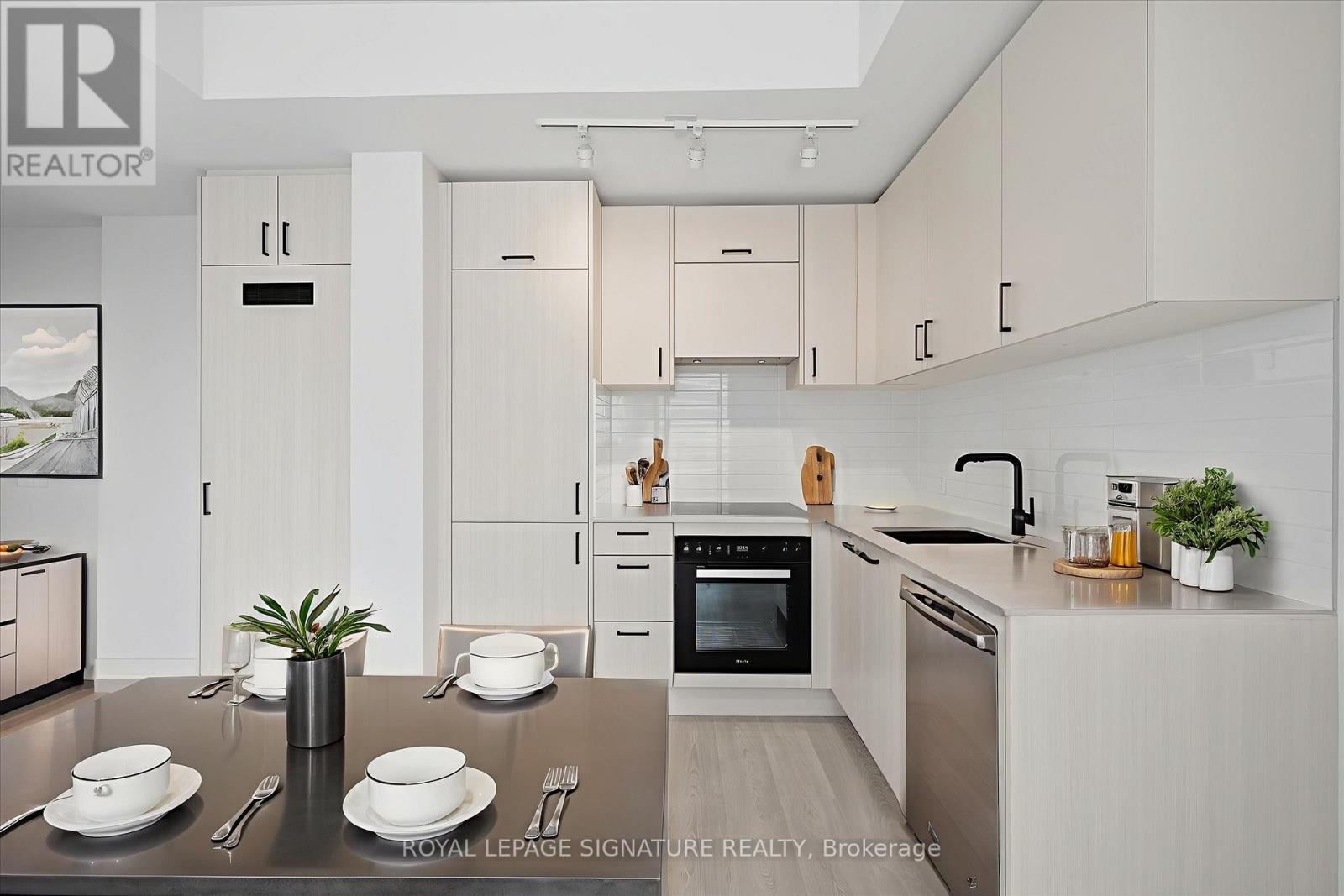 1104 - 1 Quarrington Lane, Toronto, Ontario  M3C 0S4 - Photo 4 - C12769994