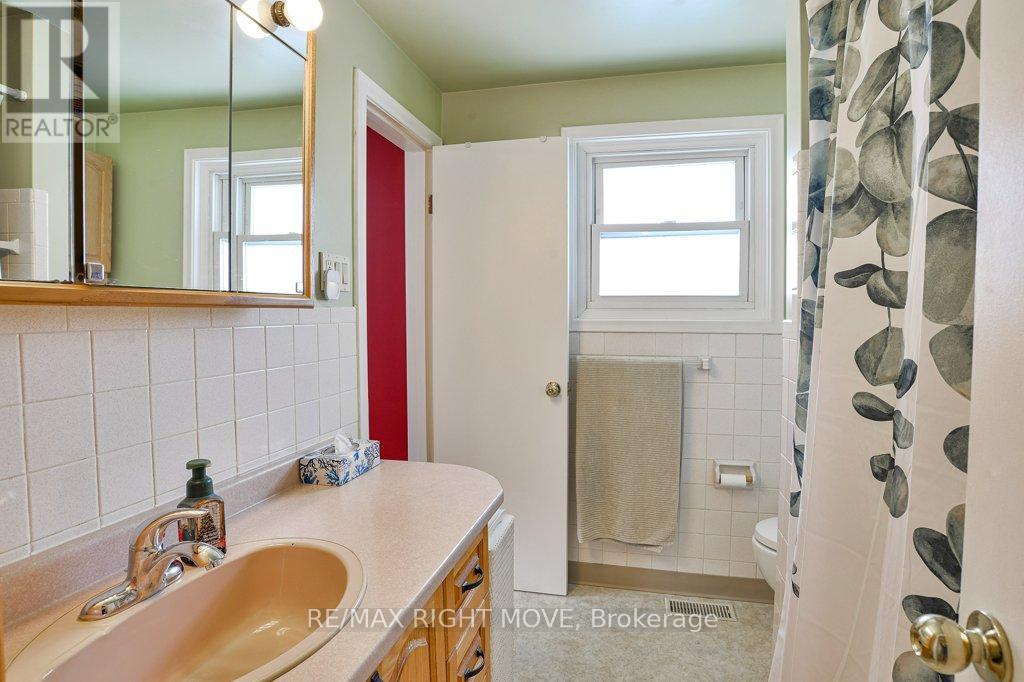 429 Highland Avenue, Orillia, Ontario  L3V 4E8 - Photo 22 - S12775270