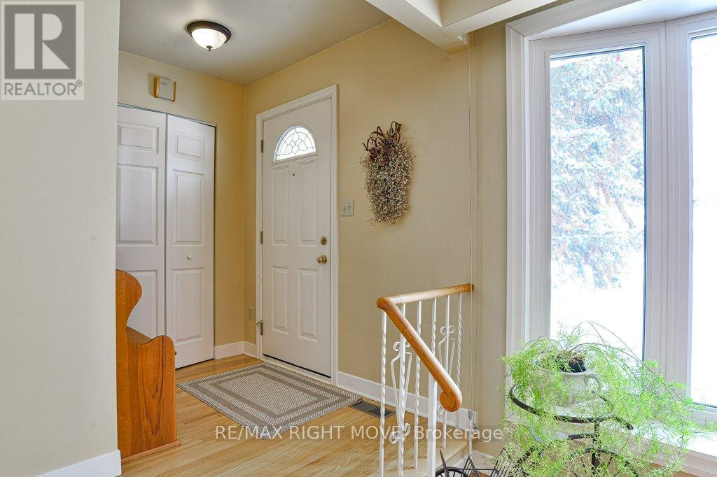 429 Highland Avenue, Orillia, Ontario  L3V 4E8 - Photo 9 - S12775270