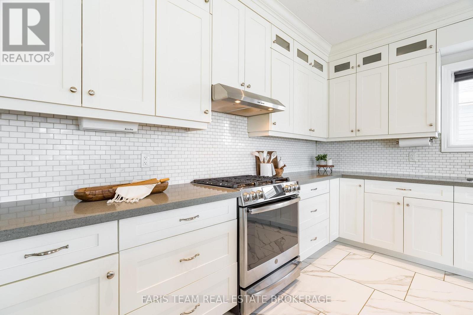 287 Robinson Road, Wasaga Beach, Ontario  L9Z 3A3 - Photo 10 - S12775442