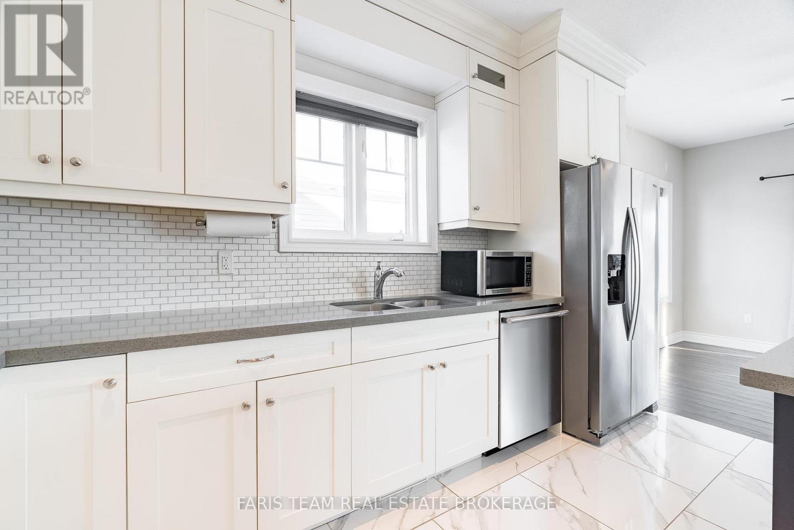 287 Robinson Road, Wasaga Beach, Ontario  L9Z 3A3 - Photo 11 - S12775442