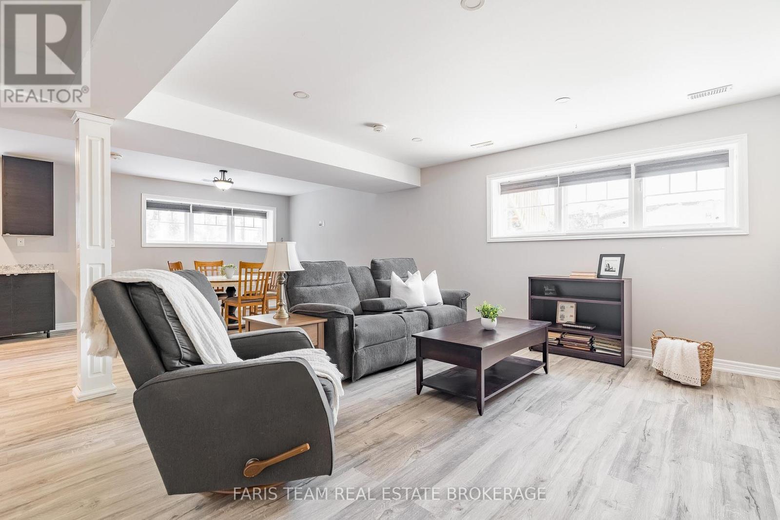 287 Robinson Road, Wasaga Beach, Ontario  L9Z 3A3 - Photo 33 - S12775442