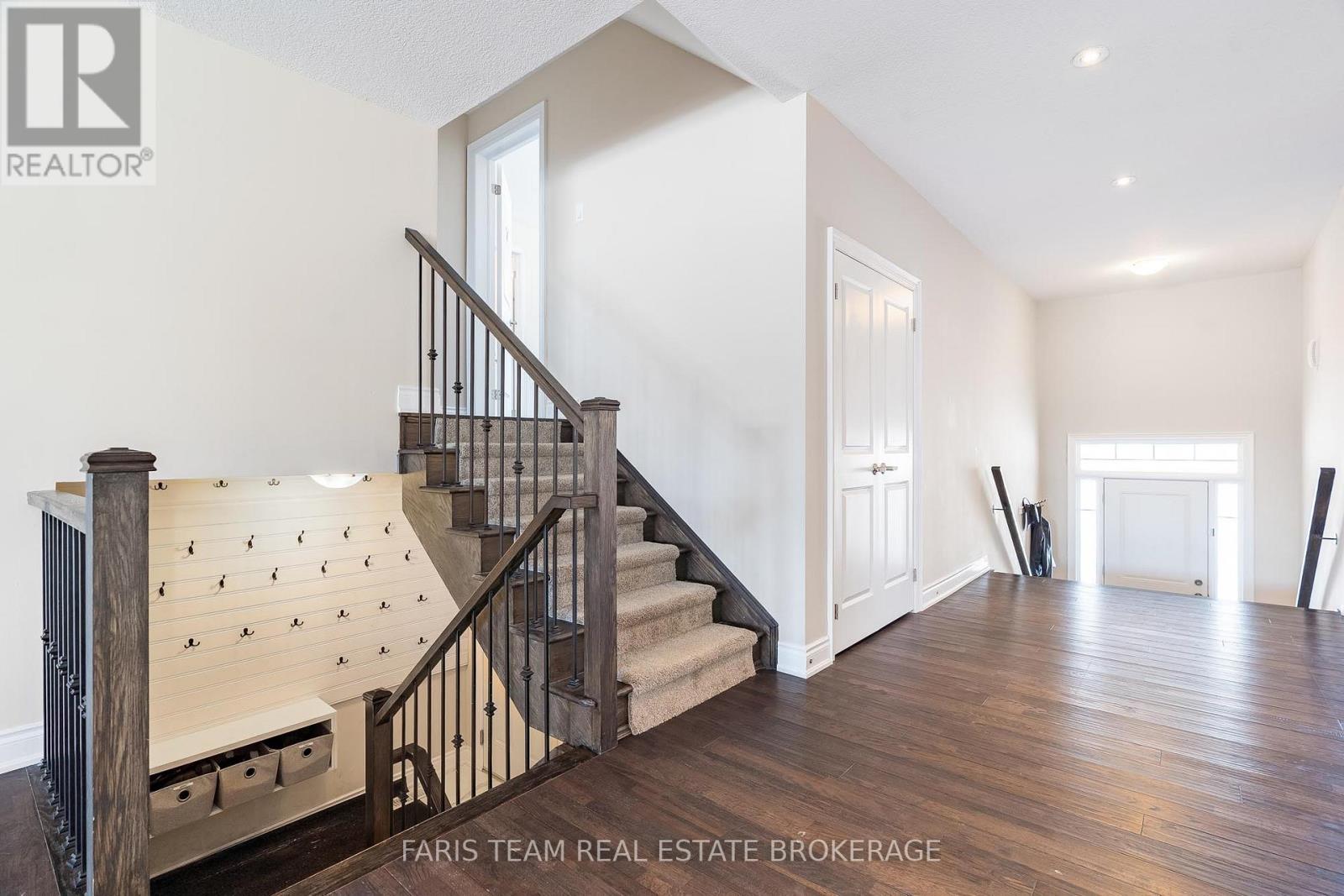 287 Robinson Road, Wasaga Beach, Ontario  L9Z 3A3 - Photo 6 - S12775442