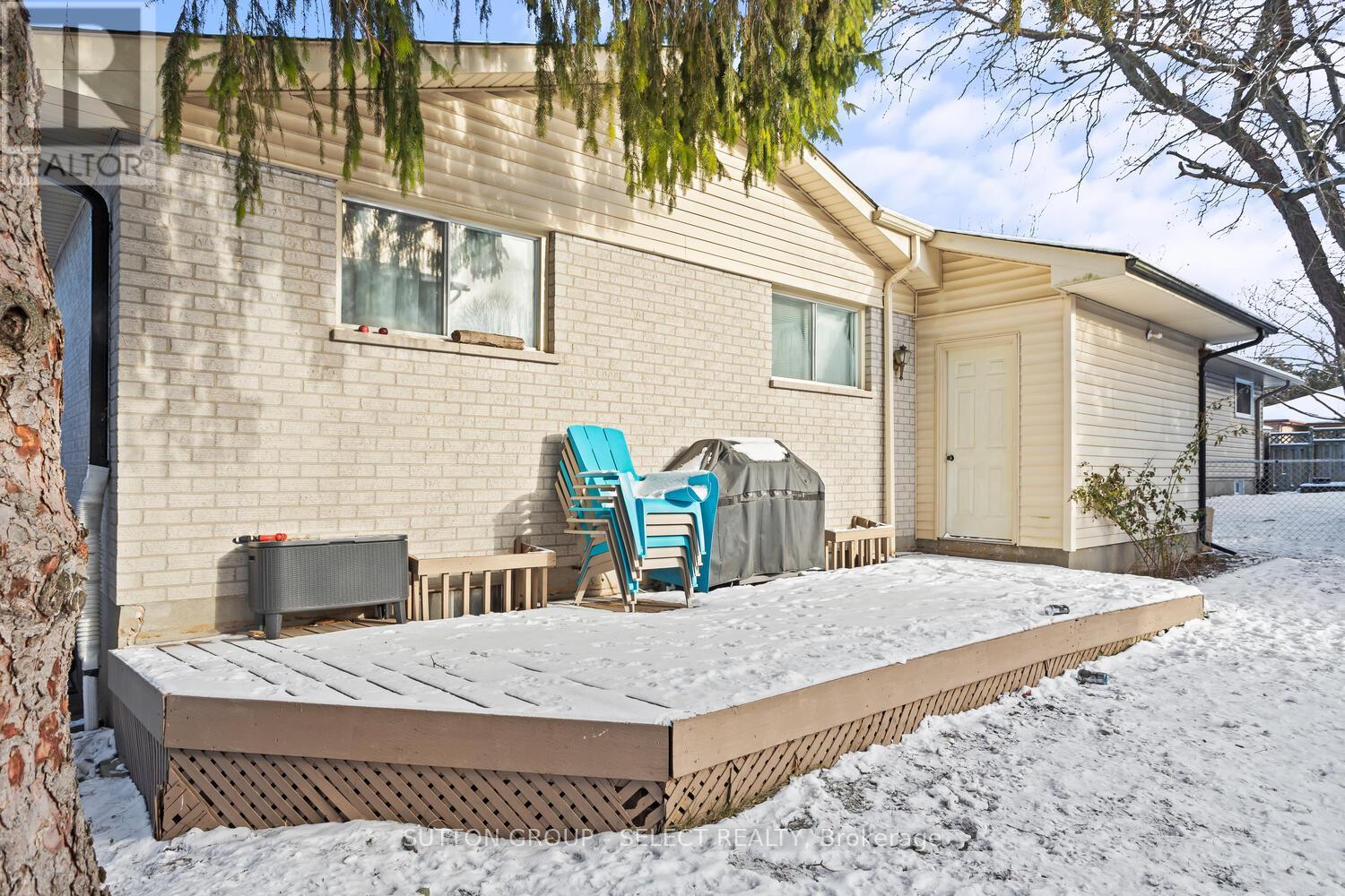 31 Meadowview Road, London South, Ontario  N6J 4E5 - Photo 37 - X12598600