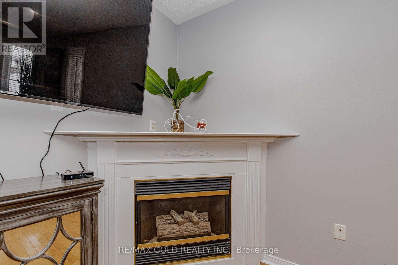 32 Aspenwood Trail, Caledon, Ontario  L7C 1B7 - Photo 10 - W12775212