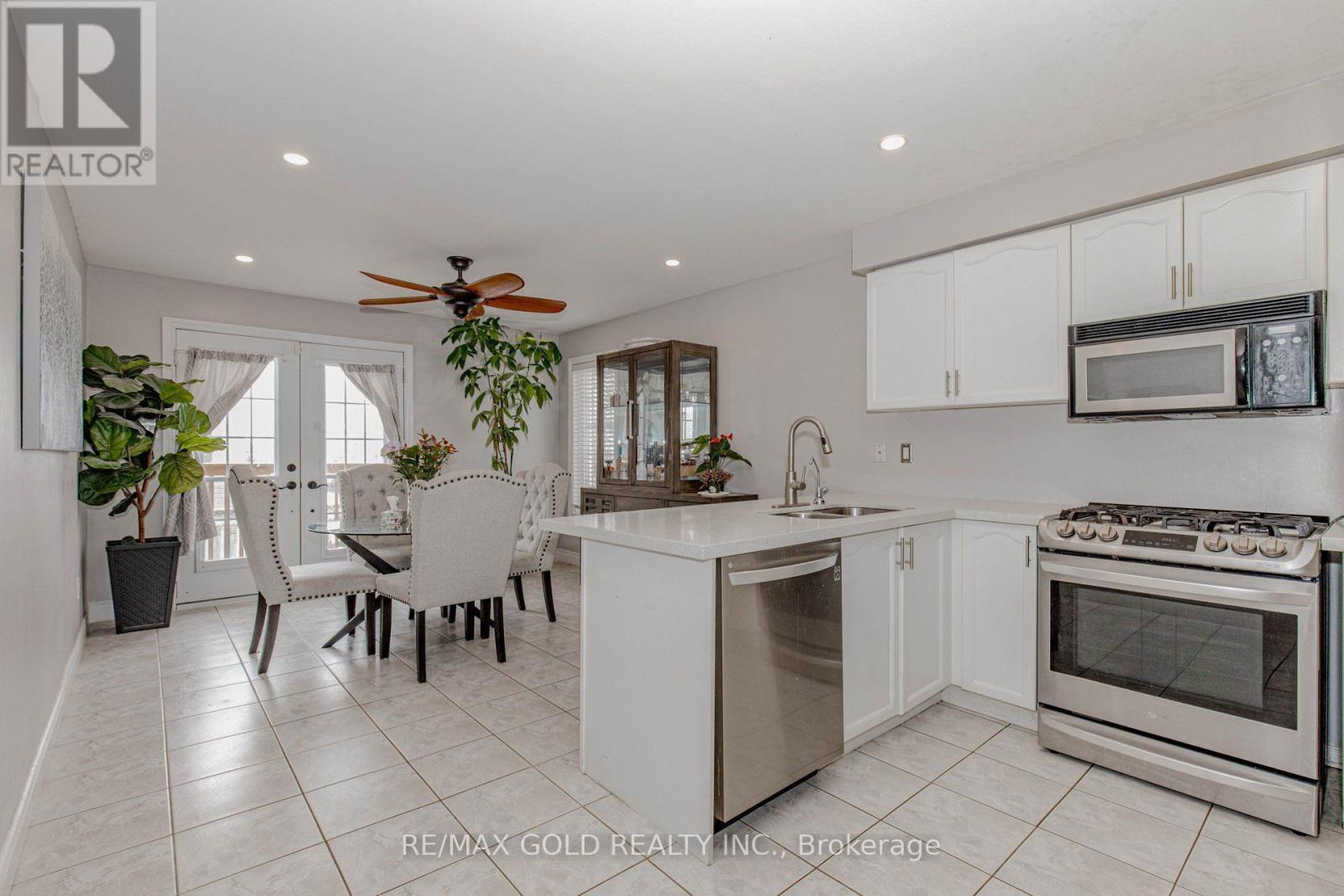 32 Aspenwood Trail, Caledon, Ontario  L7C 1B7 - Photo 11 - W12775212