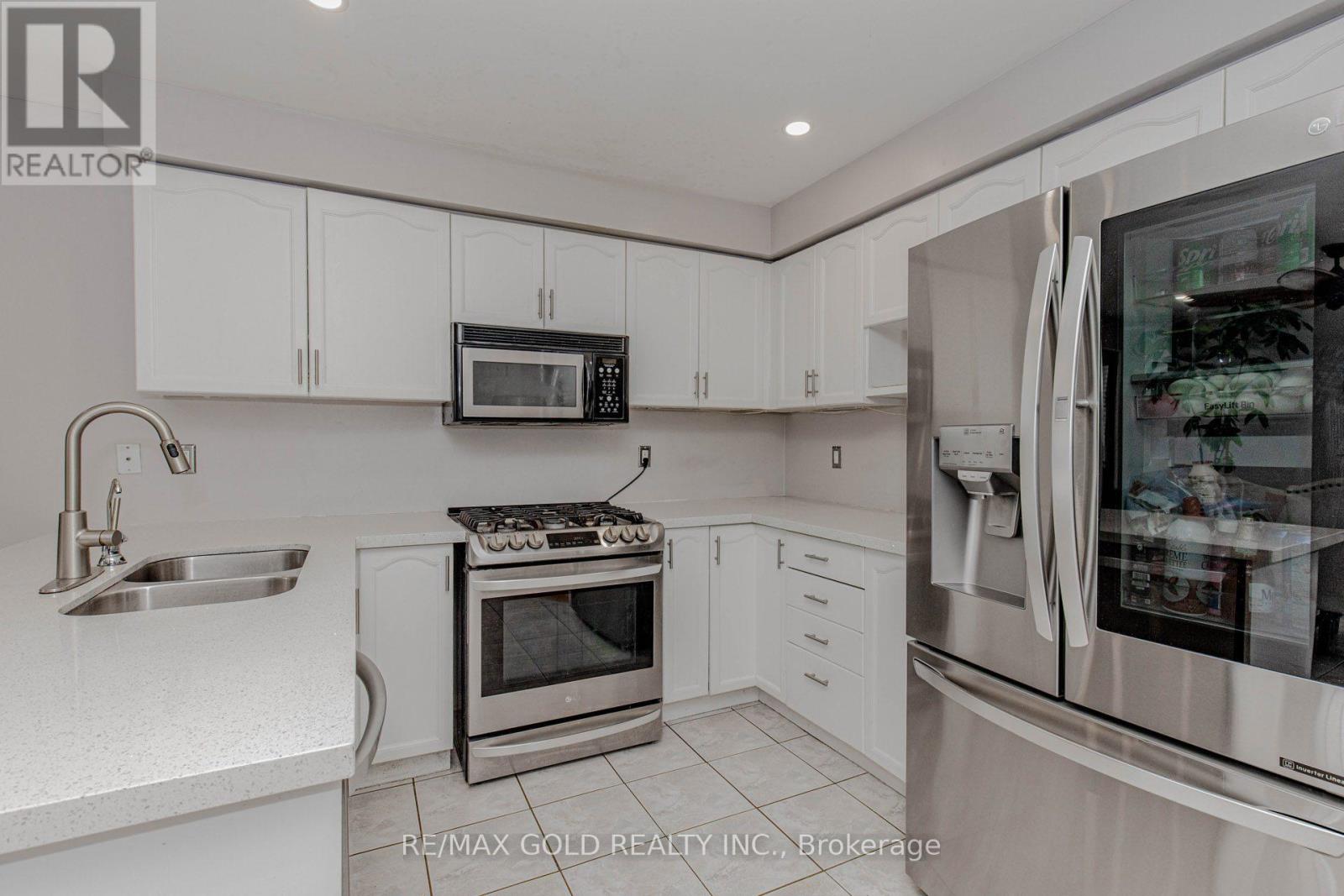 32 Aspenwood Trail, Caledon, Ontario  L7C 1B7 - Photo 13 - W12775212