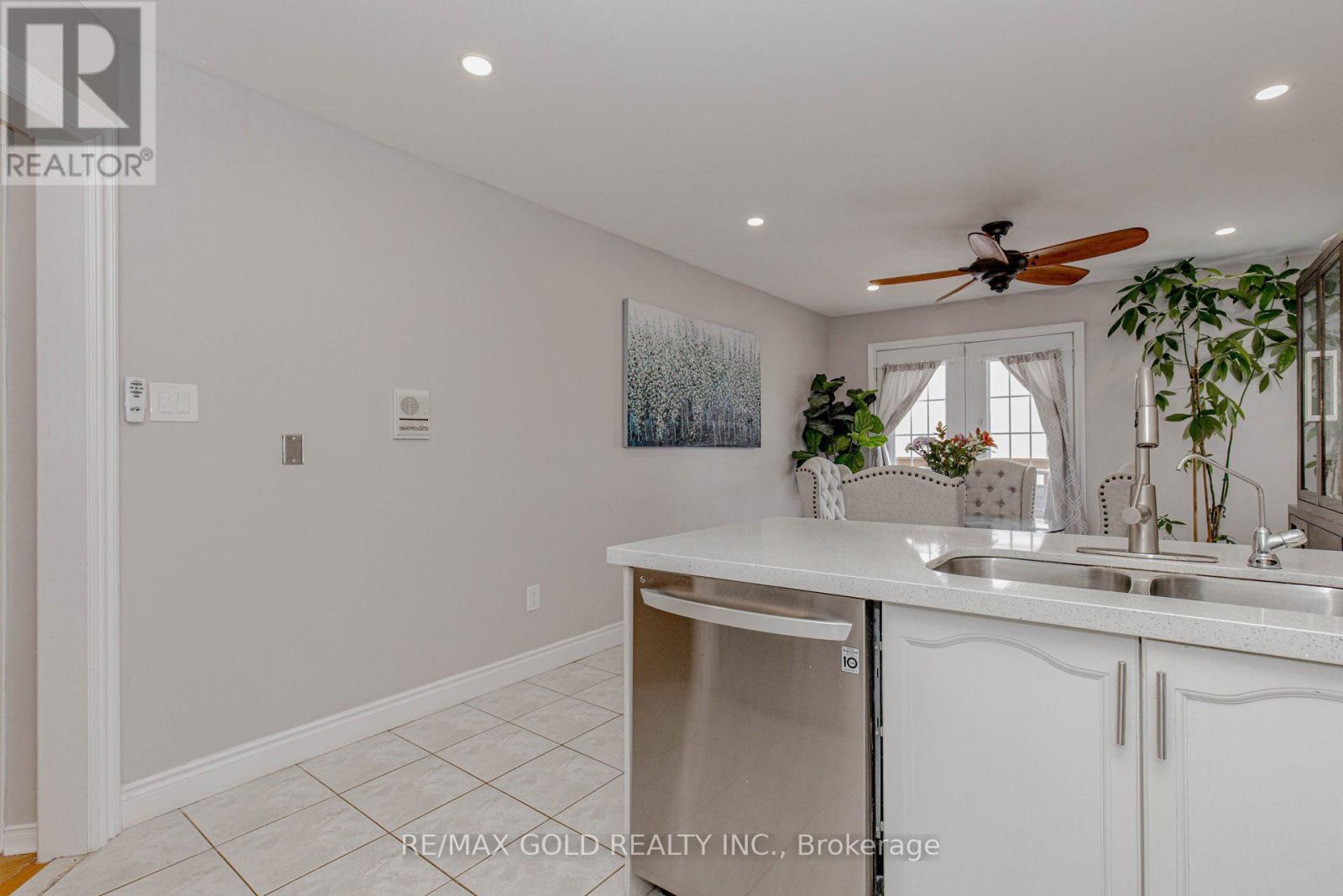 32 Aspenwood Trail, Caledon, Ontario  L7C 1B7 - Photo 14 - W12775212