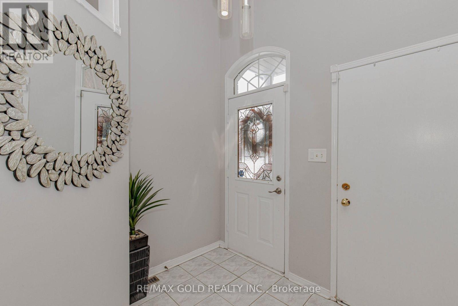 32 Aspenwood Trail, Caledon, Ontario  L7C 1B7 - Photo 3 - W12775212