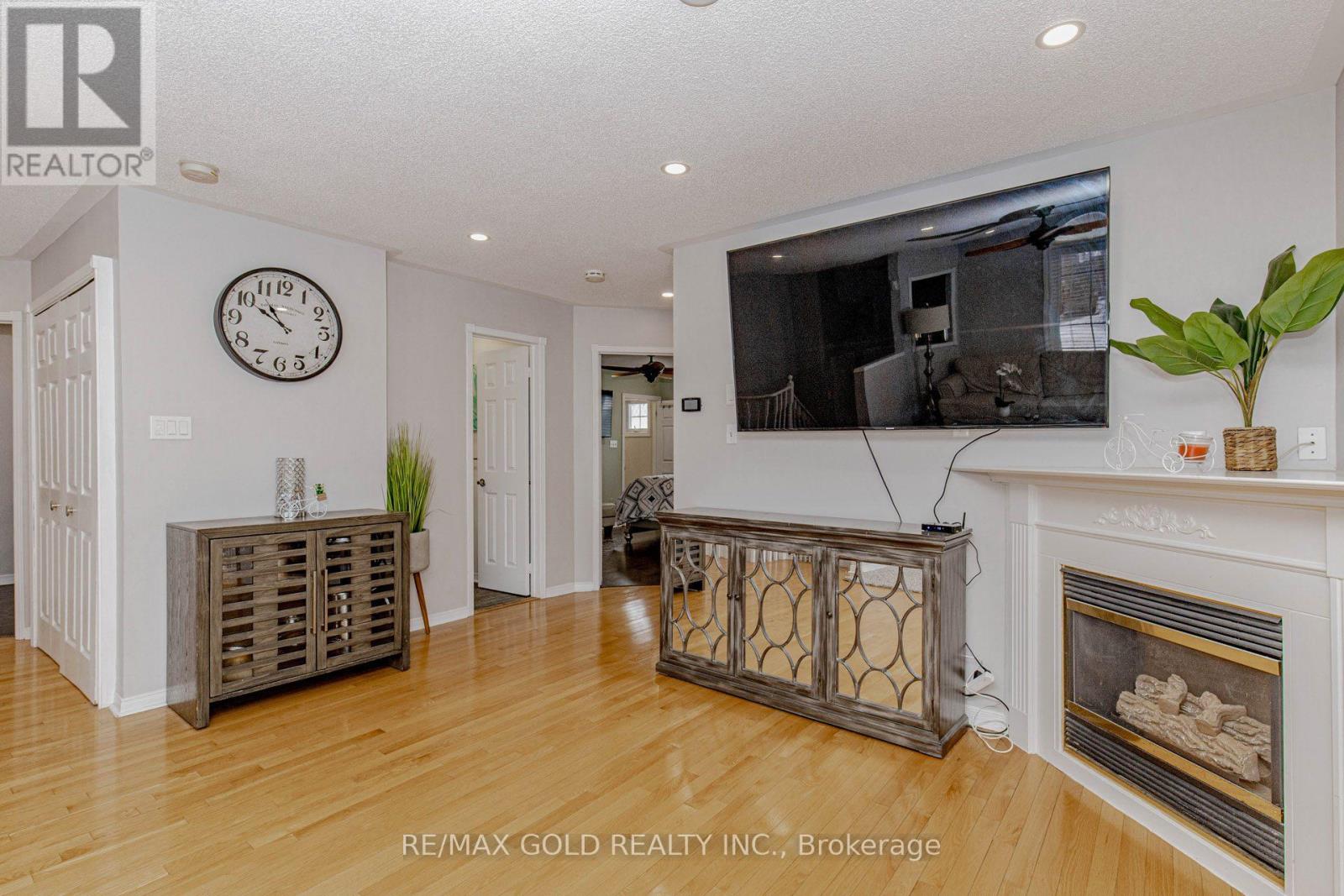 32 Aspenwood Trail, Caledon, Ontario  L7C 1B7 - Photo 9 - W12775212