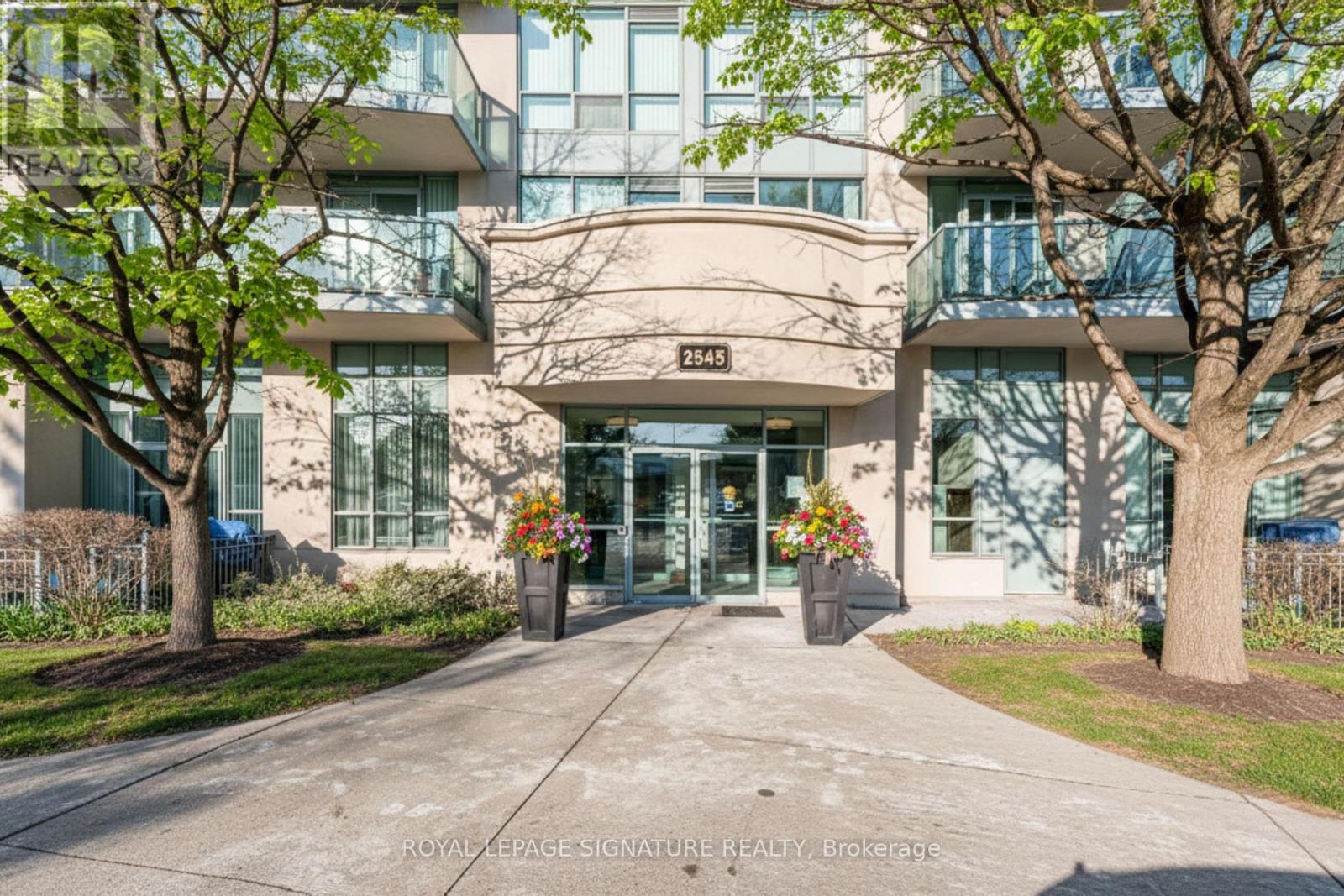 1703 - 2545 Erin Centre Boulevard, Mississauga, Ontario  L5M 6Z9 - Photo 2 - W12775274