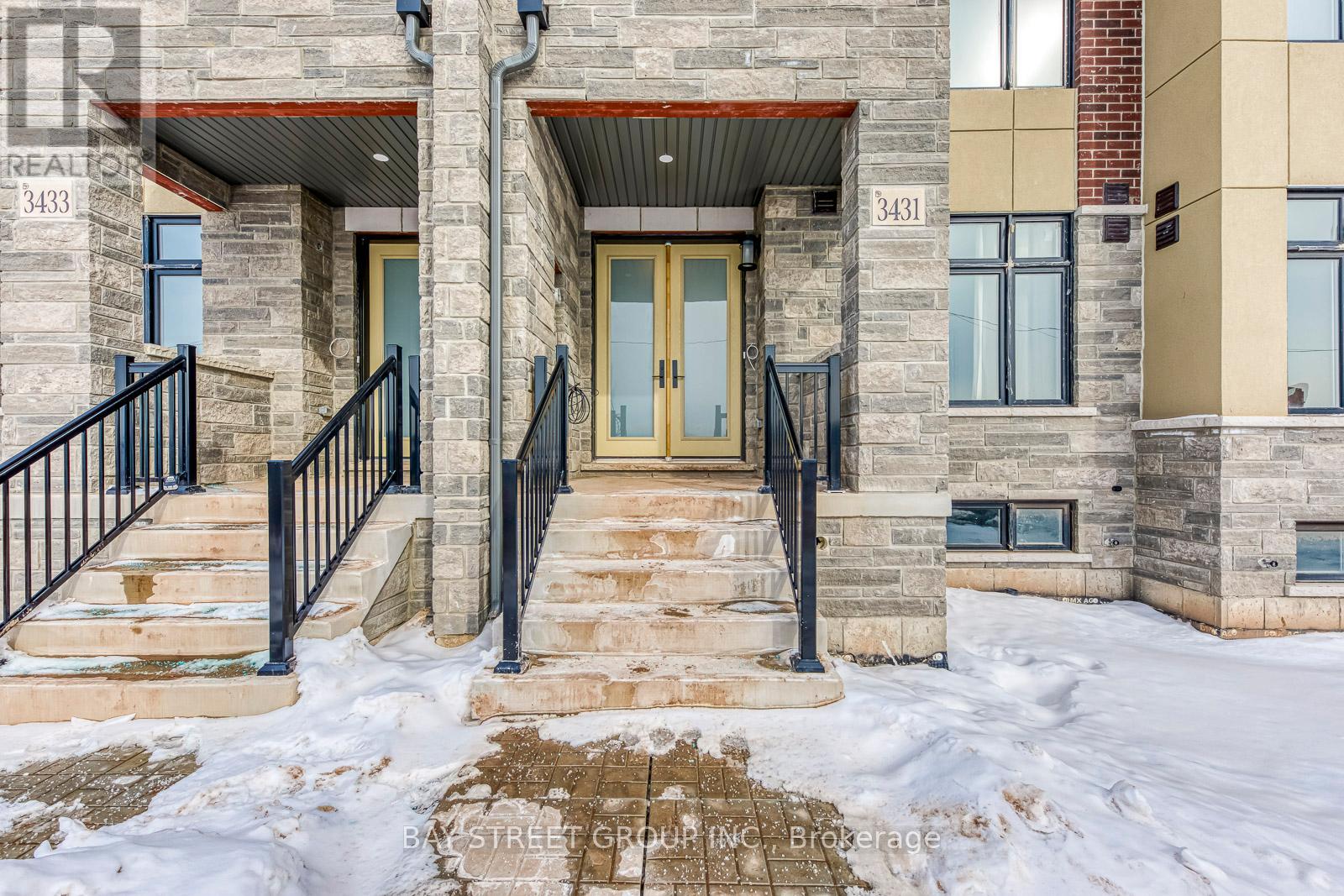 3431 Preserve Drive, Oakville, Ontario  L6M 5S1 - Photo 2 - W12775400