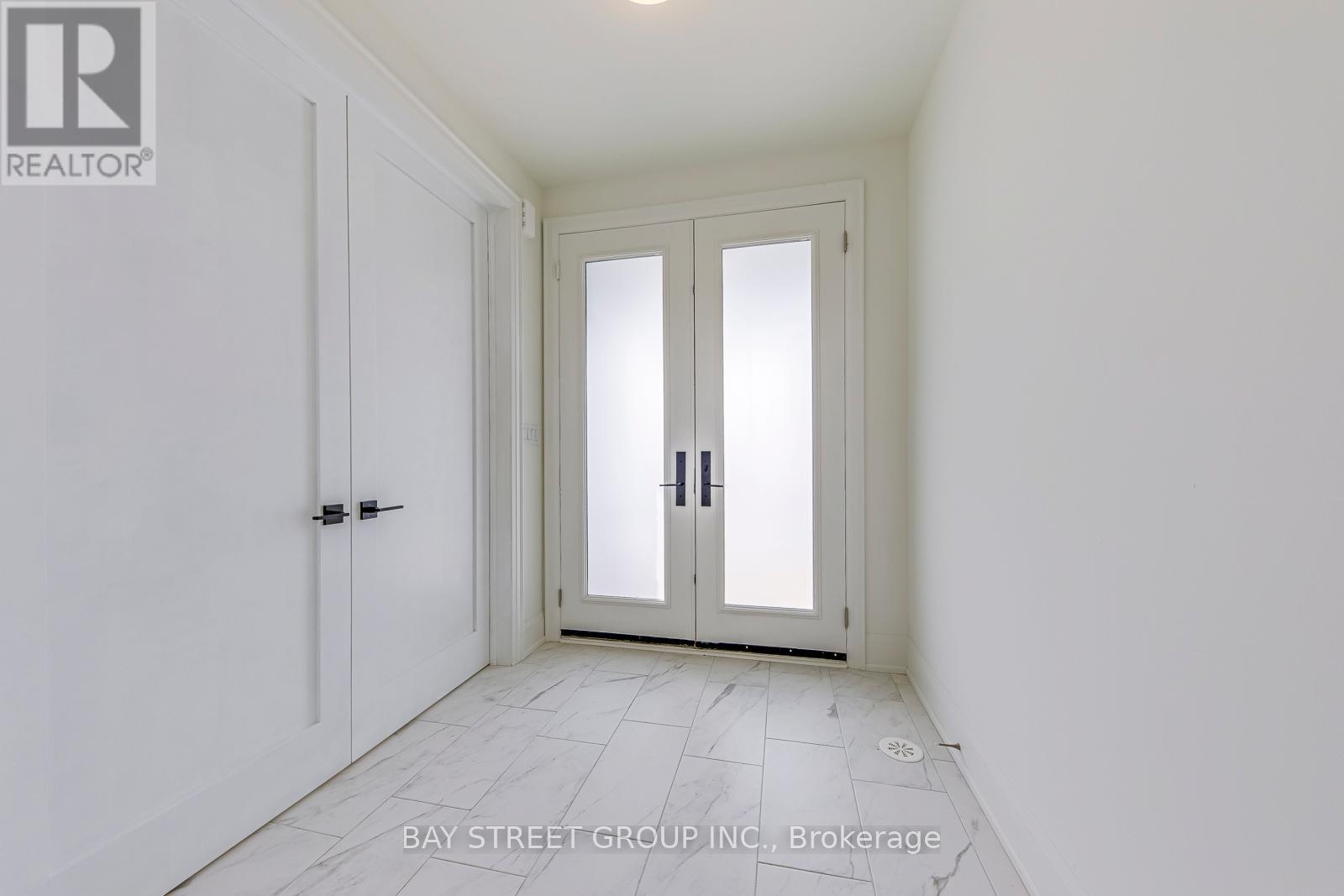 3431 Preserve Drive, Oakville, Ontario  L6M 5S1 - Photo 3 - W12775400