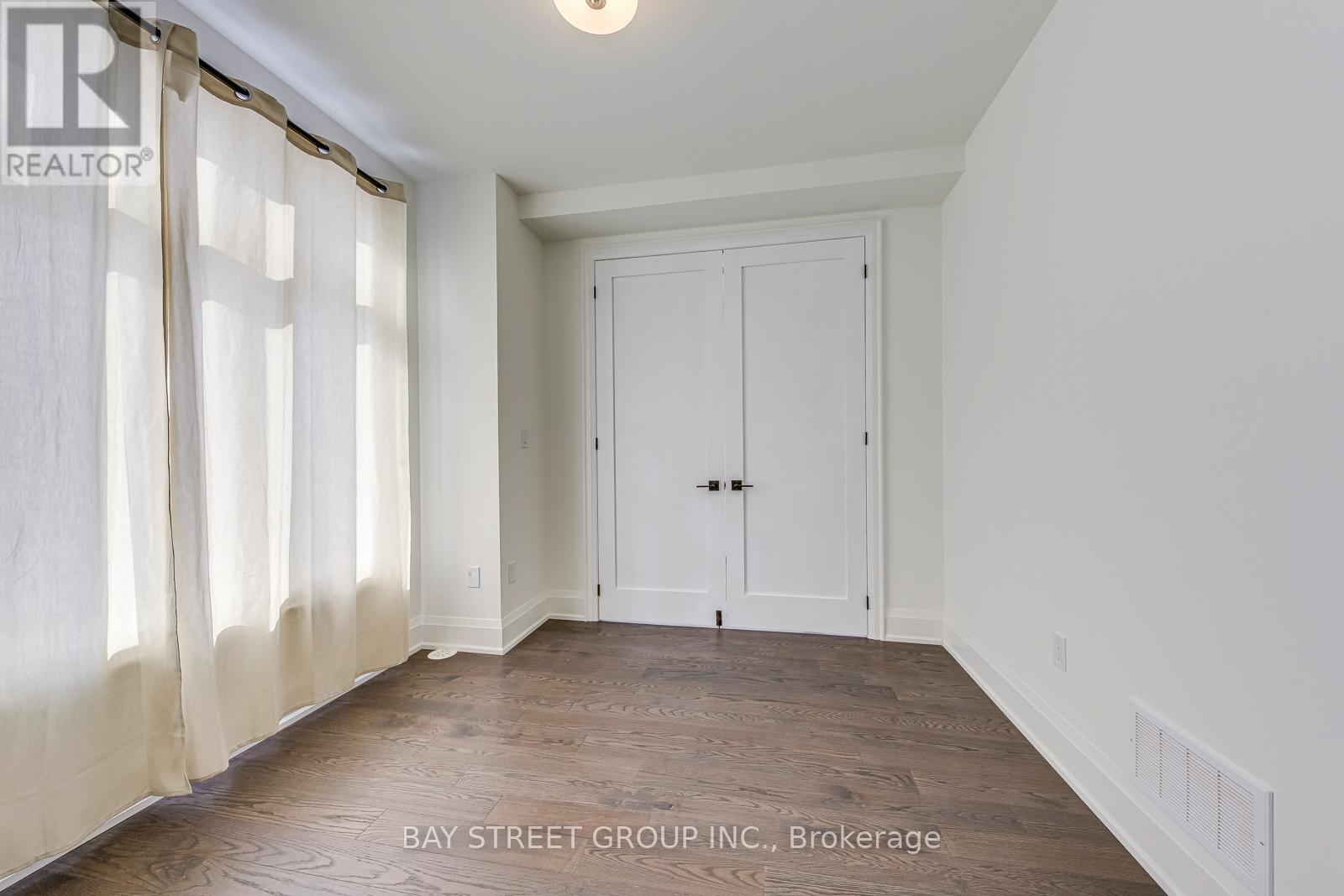 3431 Preserve Drive, Oakville, Ontario  L6M 5S1 - Photo 7 - W12775400