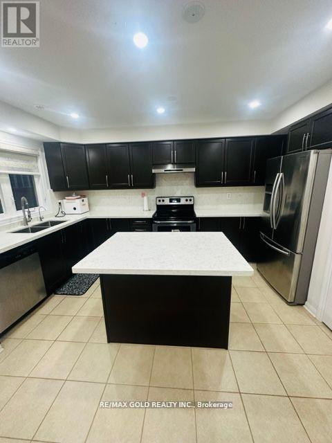 6 Stemford Road, Brampton, Ontario  L7A 0S5 - Photo 5 - W12775402