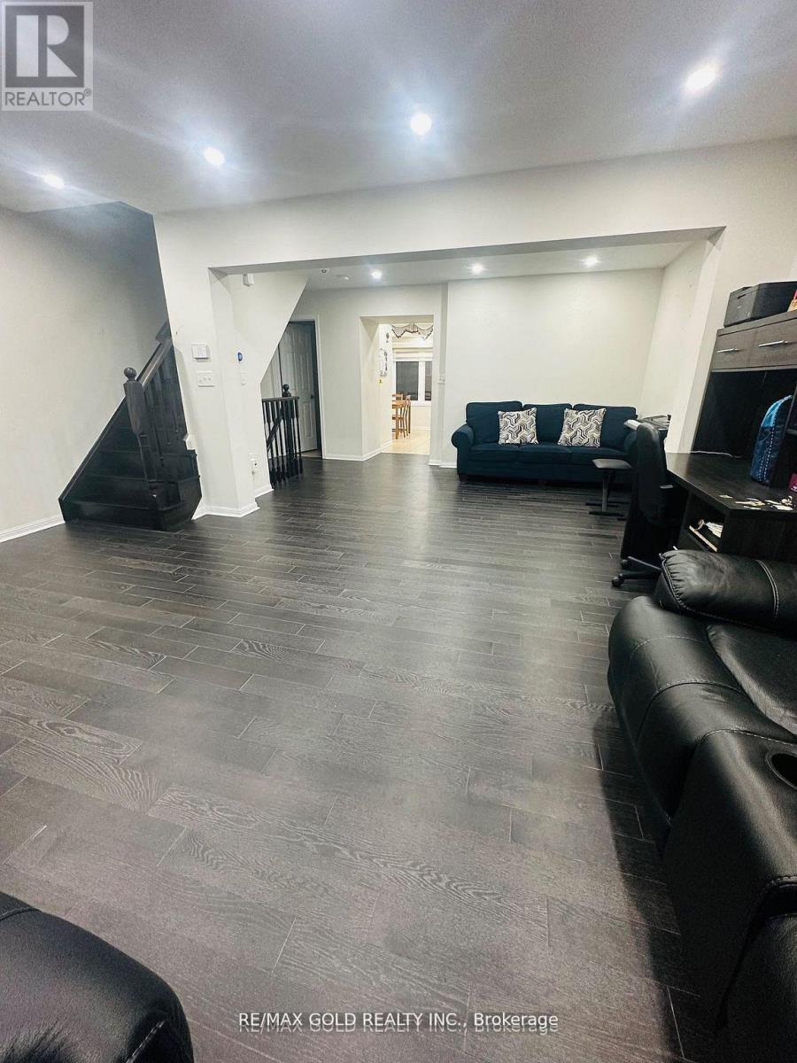 6 Stemford Road, Brampton, Ontario  L7A 0S5 - Photo 8 - W12775402