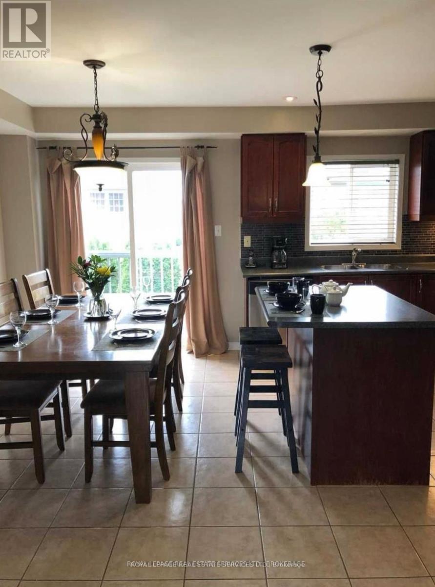 2353 Saddlecreek Crescent, Oakville, Ontario  L6M 5J7 - Photo 4 - W12775408