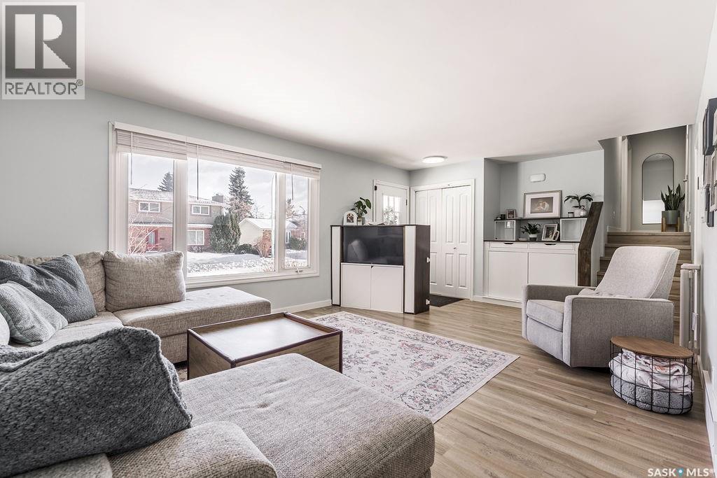 11 Schwager Crescent, Saskatoon, Saskatchewan  S7H 5C1 - Photo 3 - SK028252