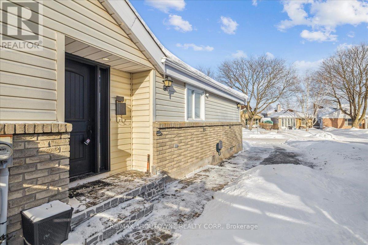 11 Macteith Court, Cambridge, Ontario  N1R 8J1 - Photo 3 - X12775296