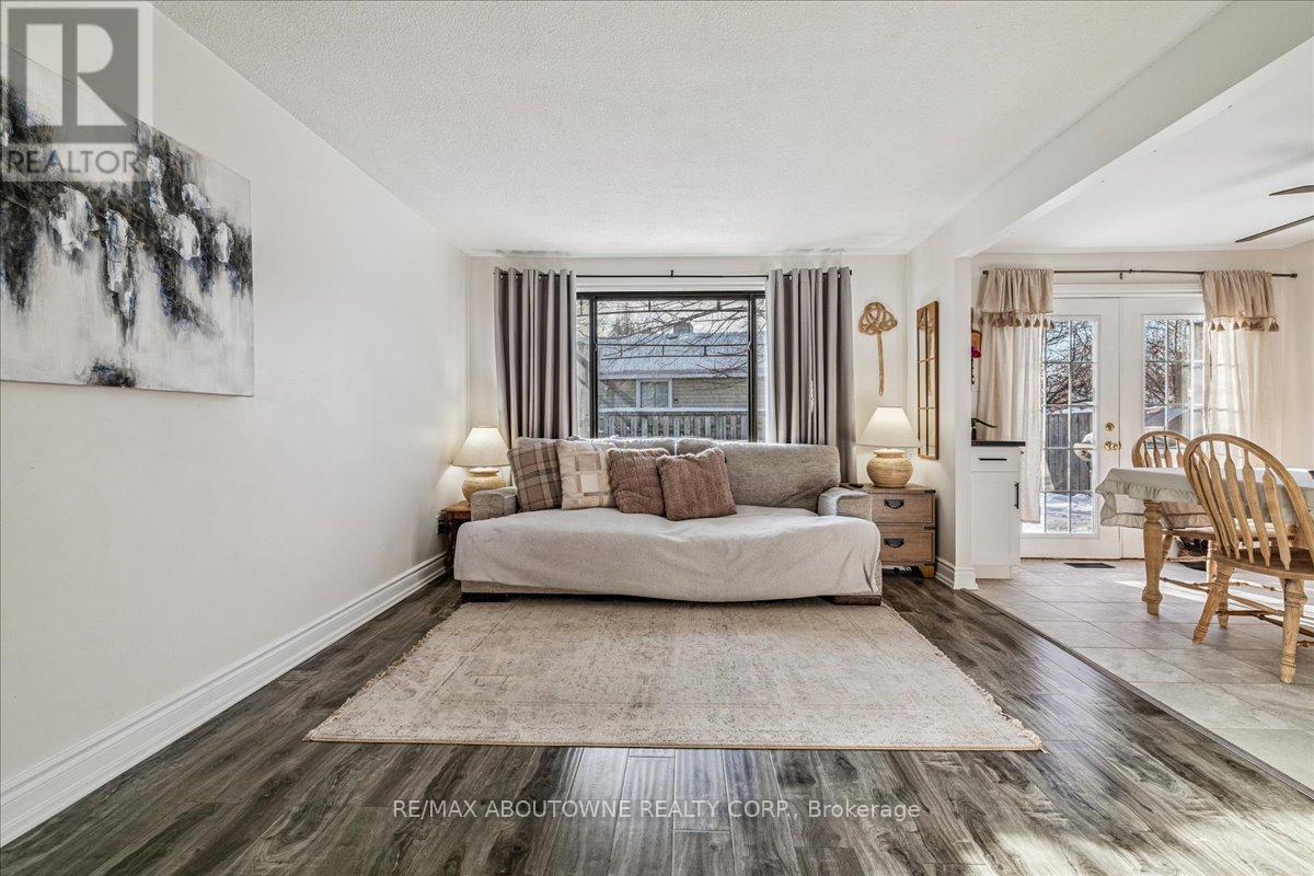 11 Macteith Court, Cambridge, Ontario  N1R 8J1 - Photo 4 - X12775296