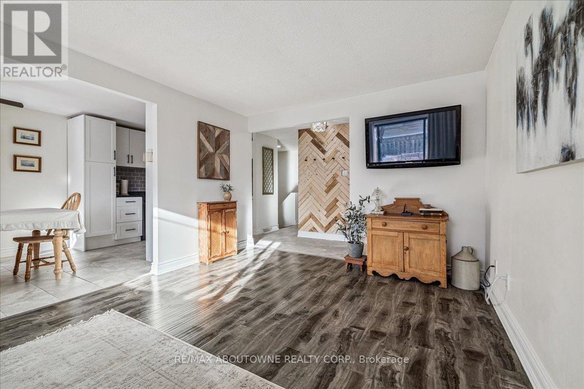 11 Macteith Court, Cambridge, Ontario  N1R 8J1 - Photo 6 - X12775296