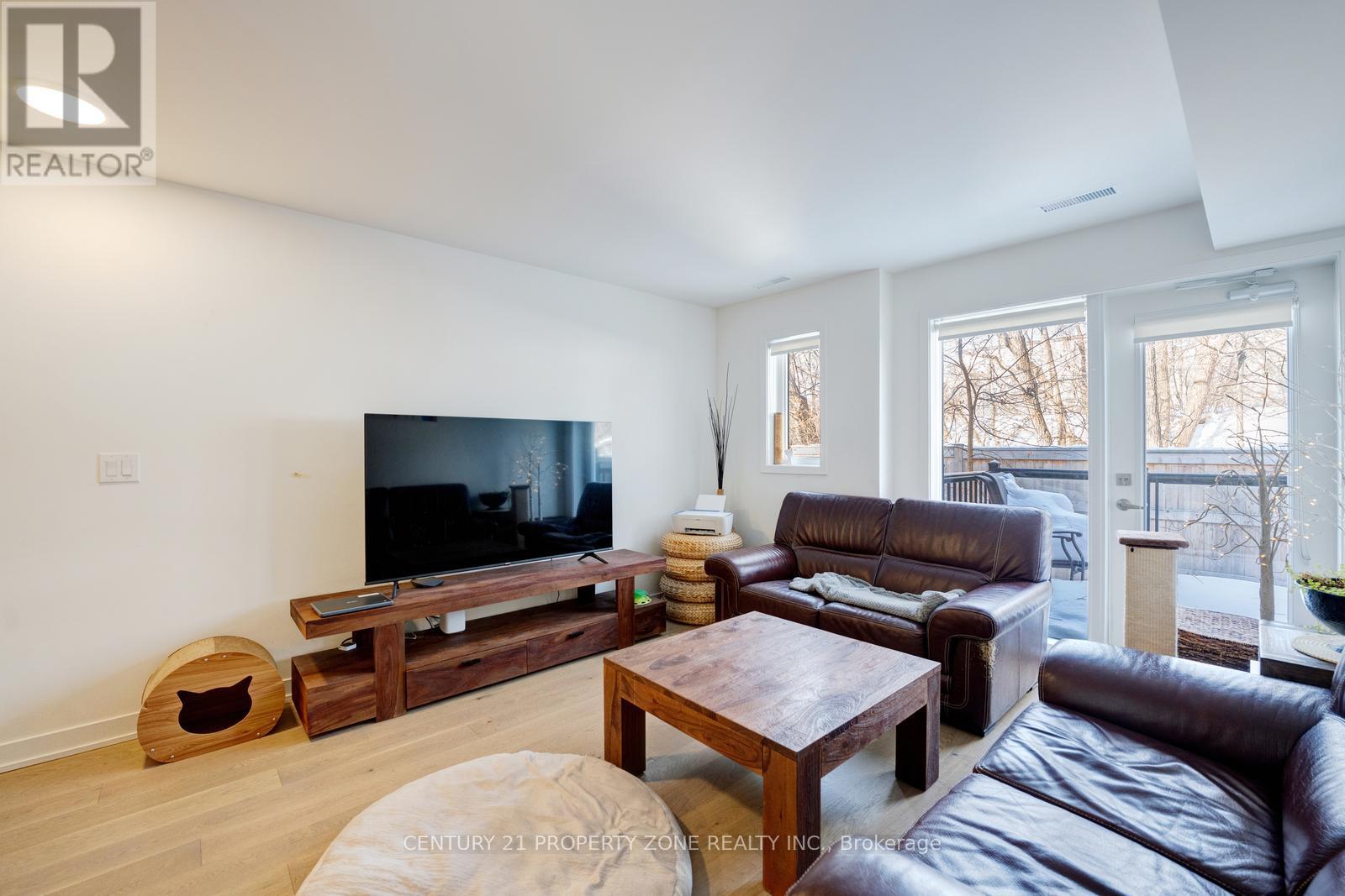 102 - 110 Canon Jackson Drive, Toronto, Ontario  M6M 0C1 - Photo 10 - W12752764