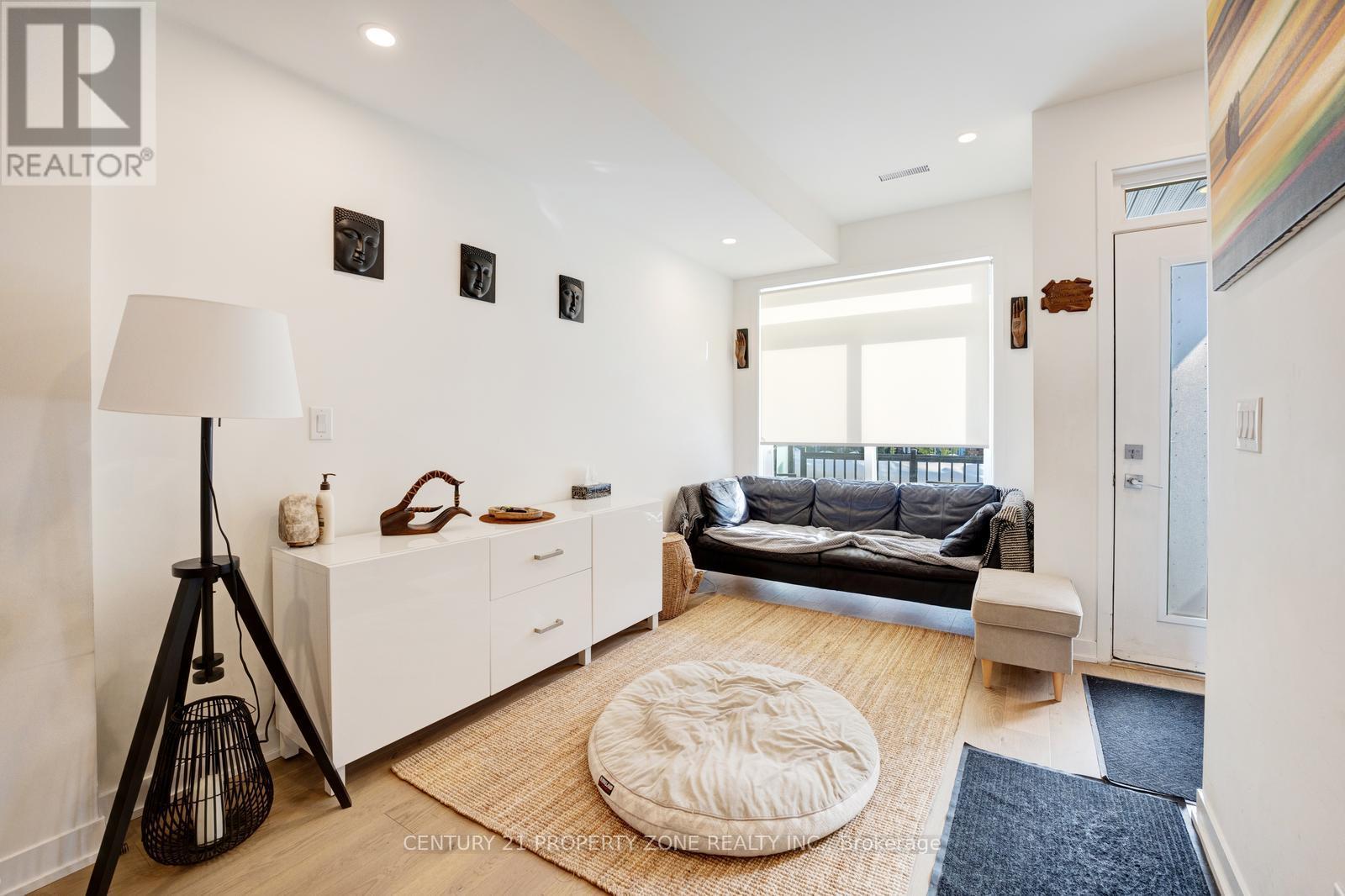 102 - 110 Canon Jackson Drive, Toronto, Ontario  M6M 0C1 - Photo 2 - W12752764