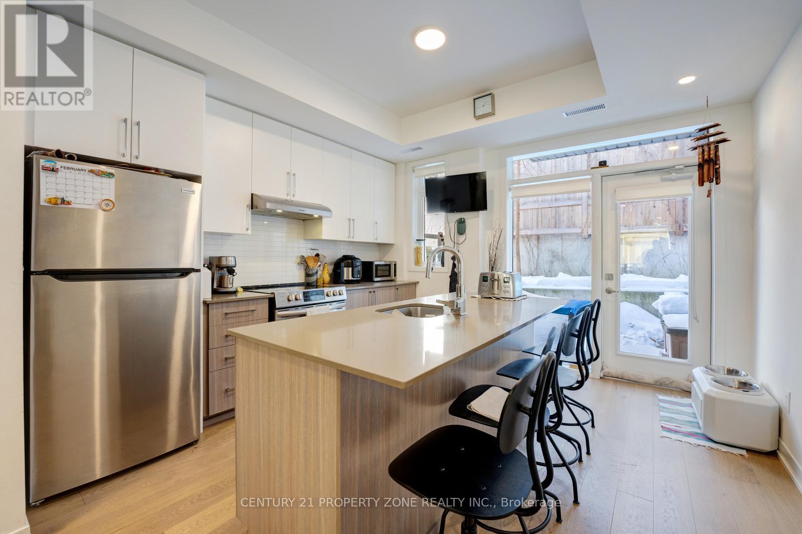 102 - 110 Canon Jackson Drive, Toronto, Ontario  M6M 0C1 - Photo 6 - W12752764