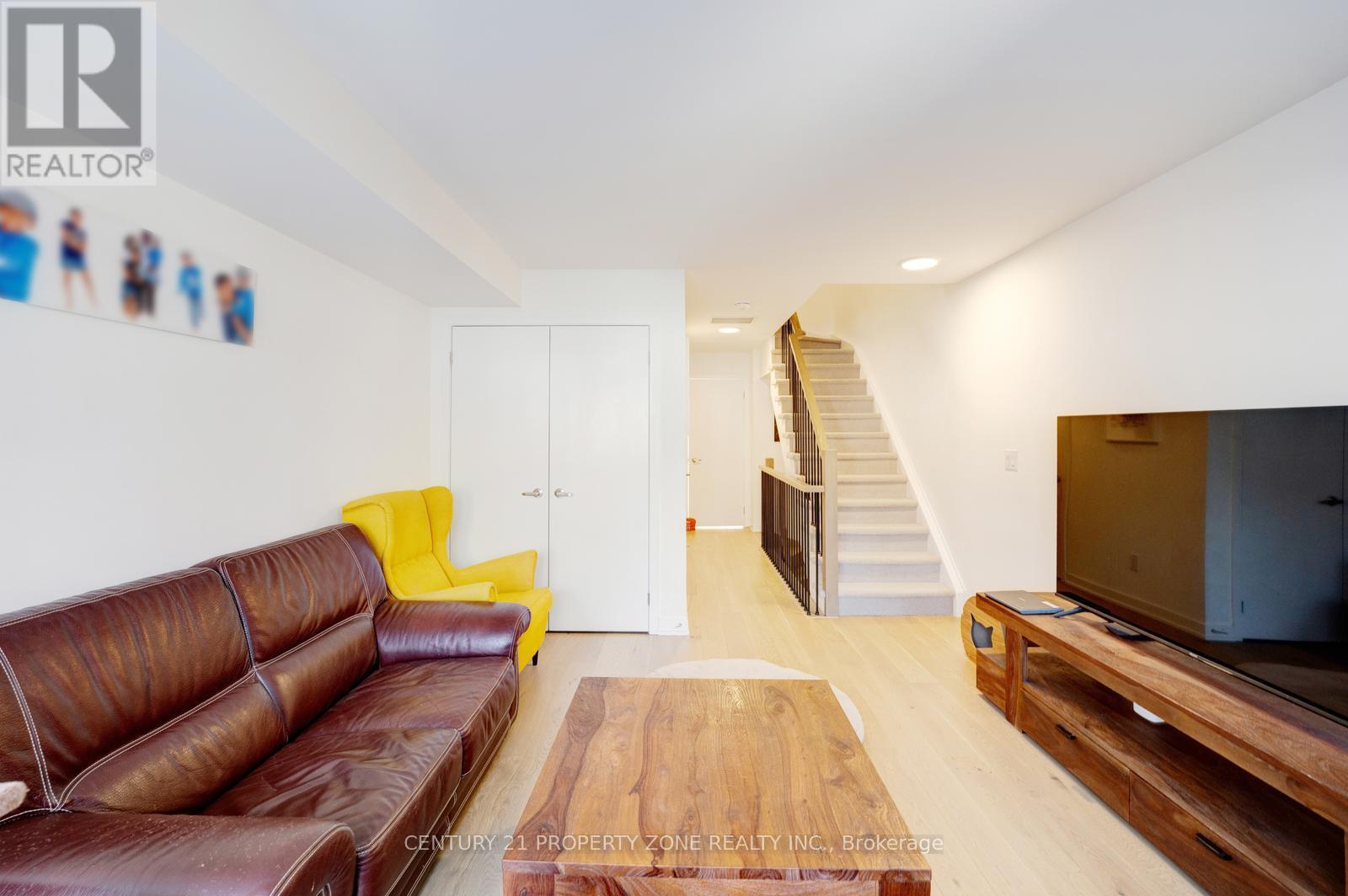 102 - 110 Canon Jackson Drive, Toronto, Ontario  M6M 0C1 - Photo 9 - W12752764