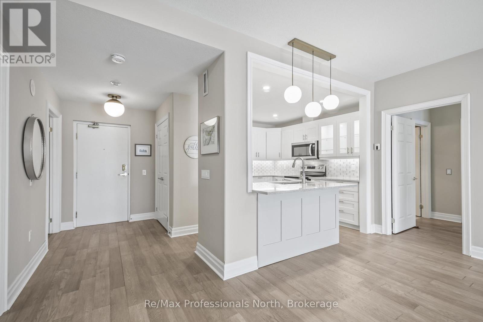 403 - 110 Steamship Bay Road, Gravenhurst, Ontario  P1L 1Z9 - Photo 2 - X12775572